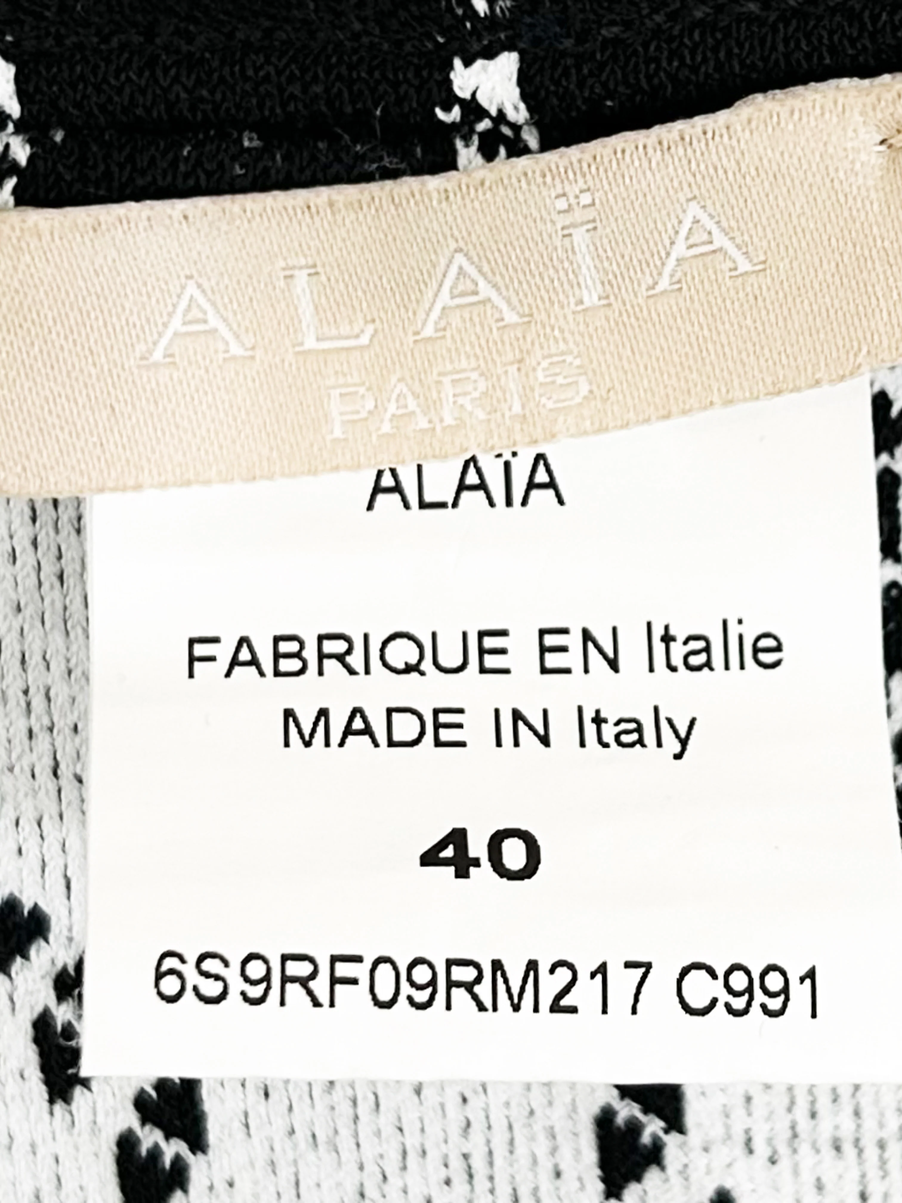 Azzedine Alaïa 2010s Black and White Fit ‘n’ Flare Knit Dress - Image 3