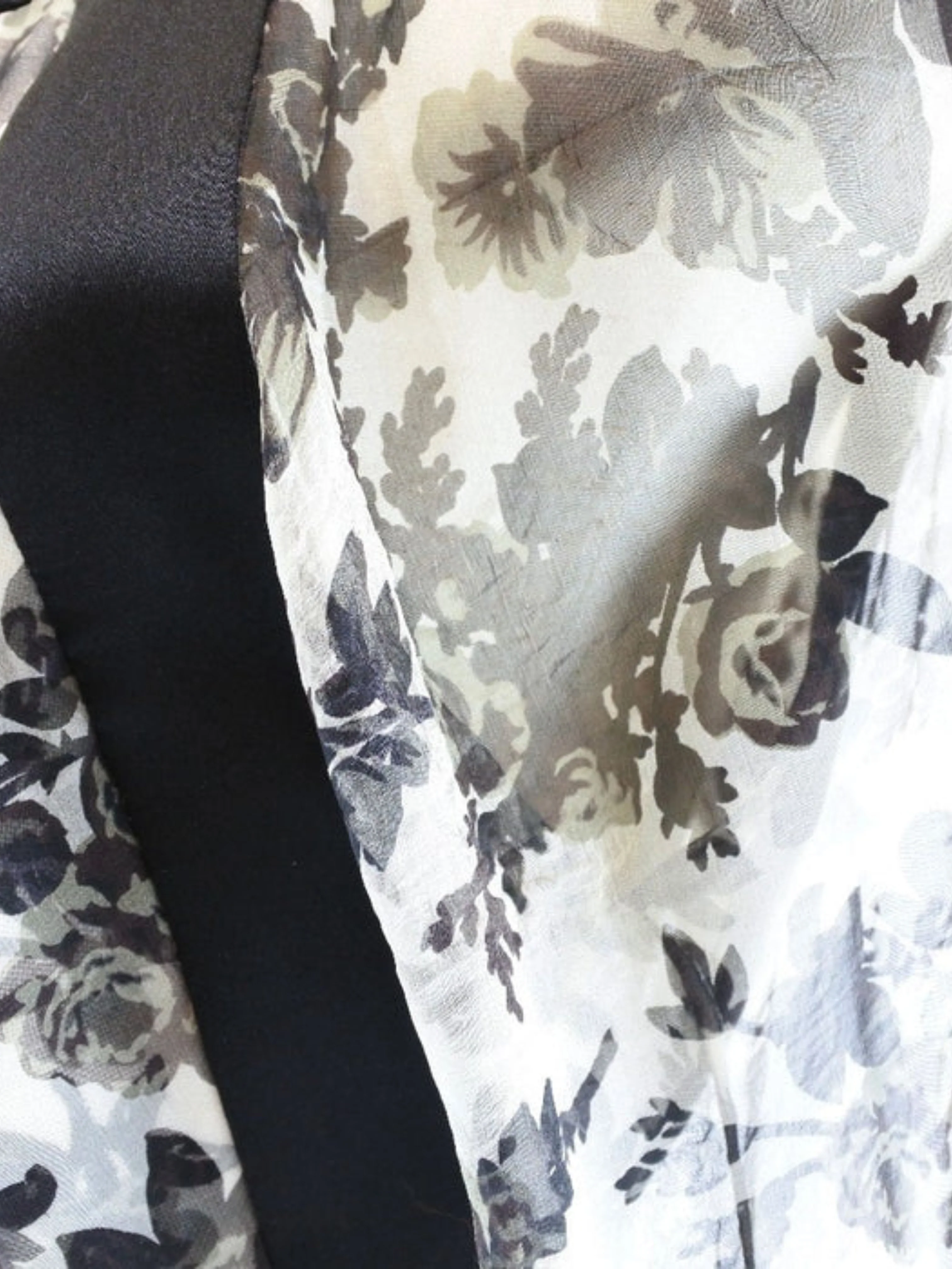 Balenciaga 2000s White and Black Silk Dress - Image 4