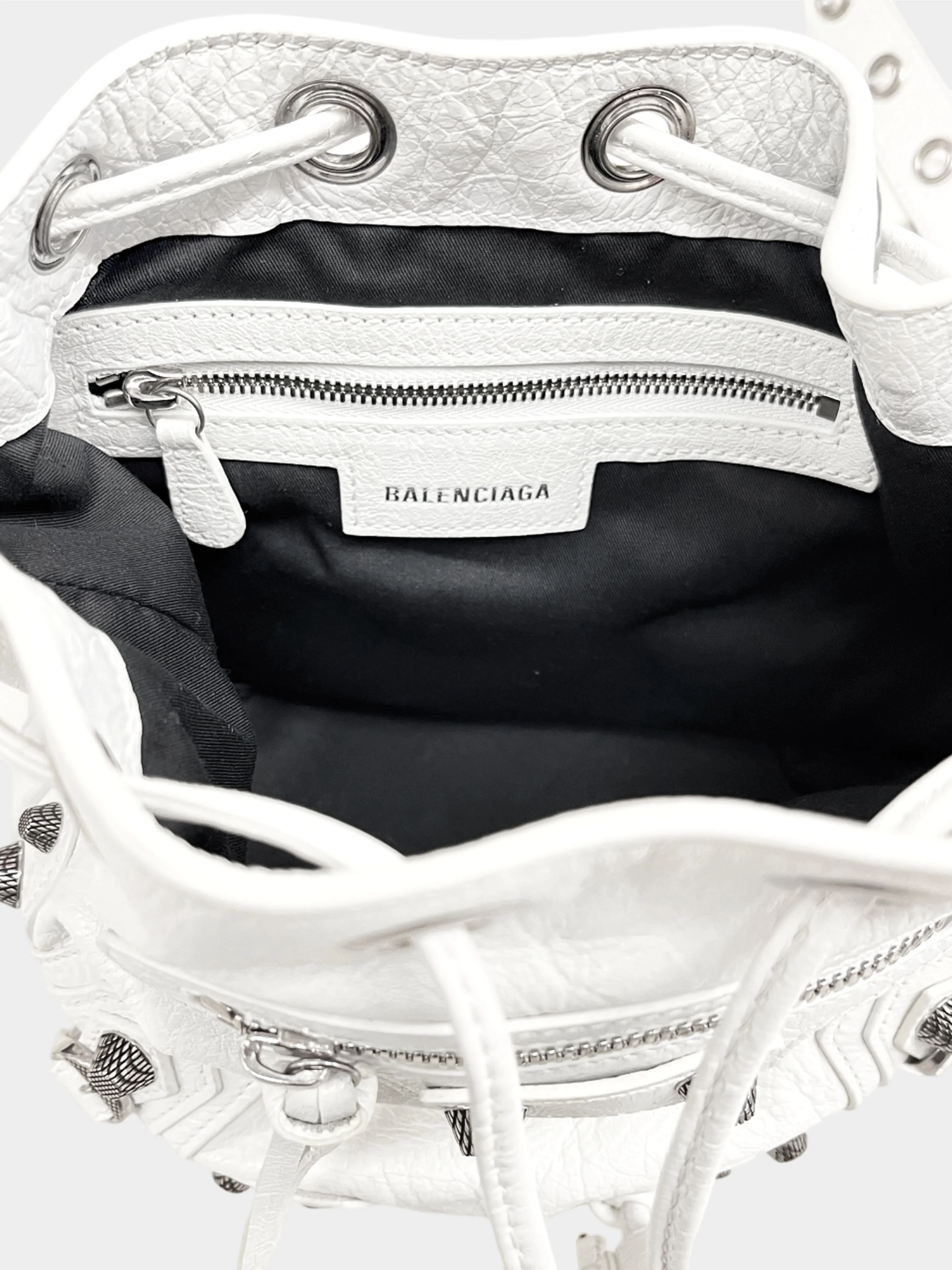 Balenciaga FW 2022 White Le Cagole XS Bucket Bag - Image 3