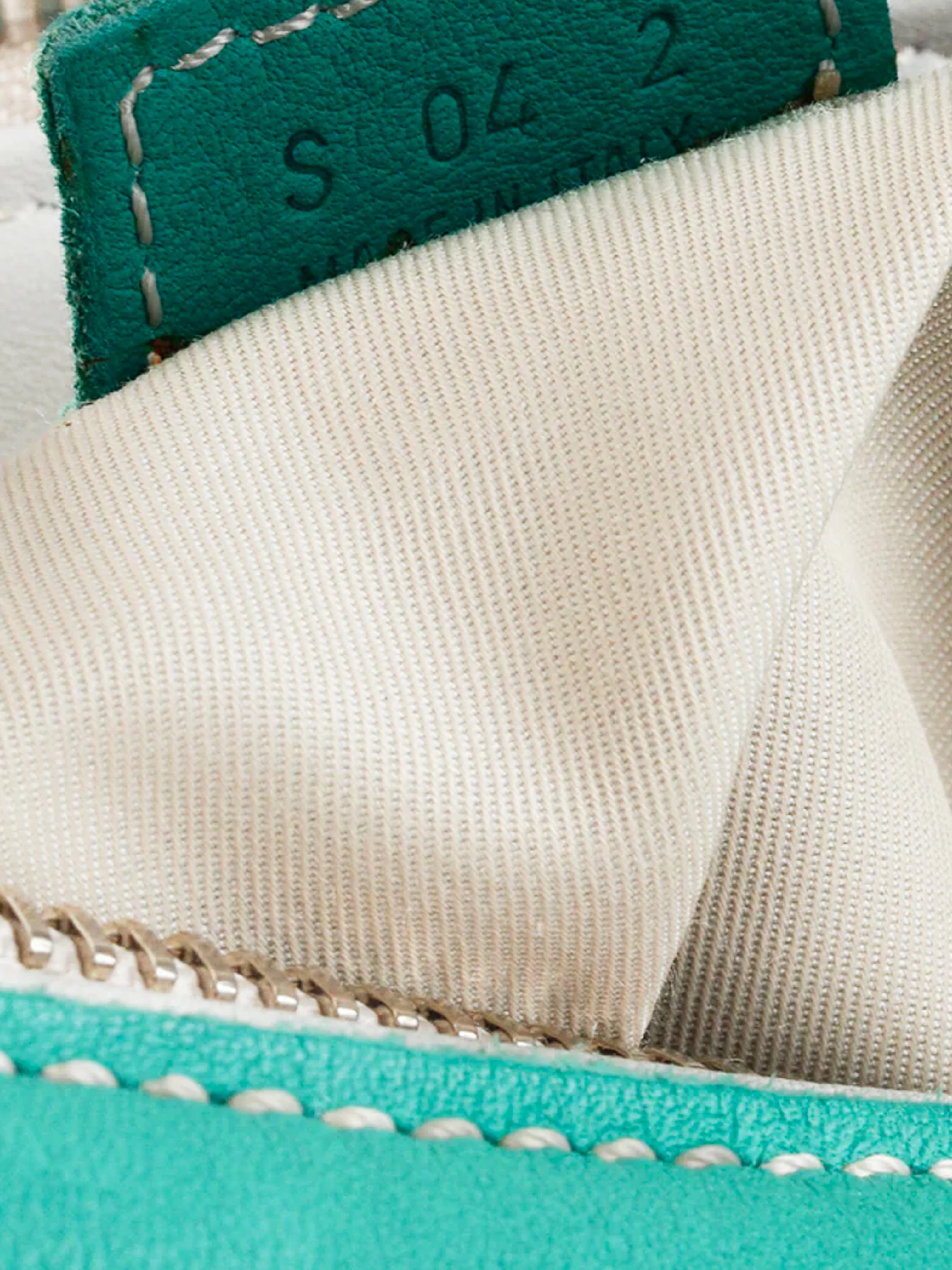 Burberry 2000s White and Teal Leather Brogue Handbag - Image 6