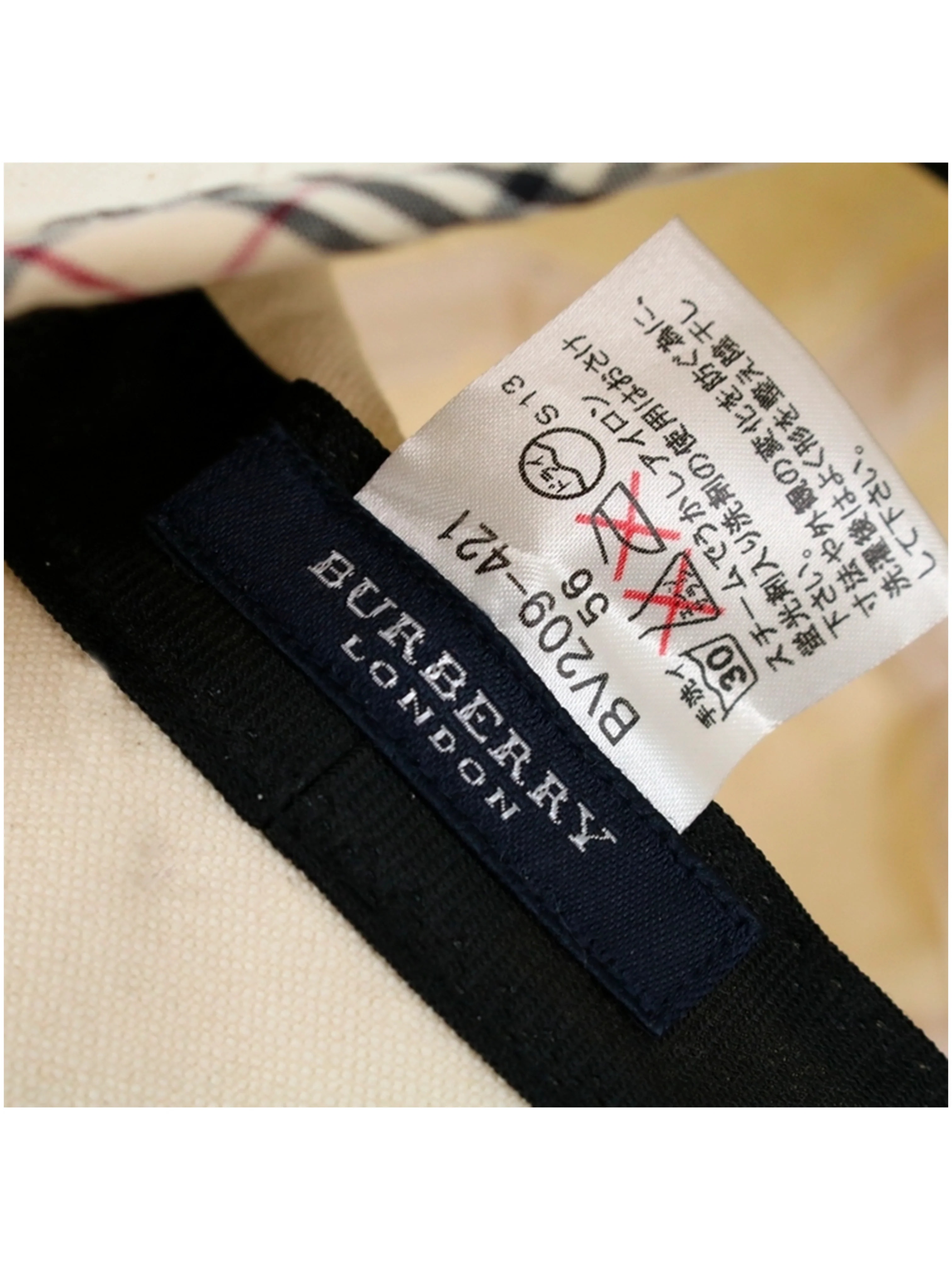 Burberry 2000s White Cotton Bucket Hat - Image 2