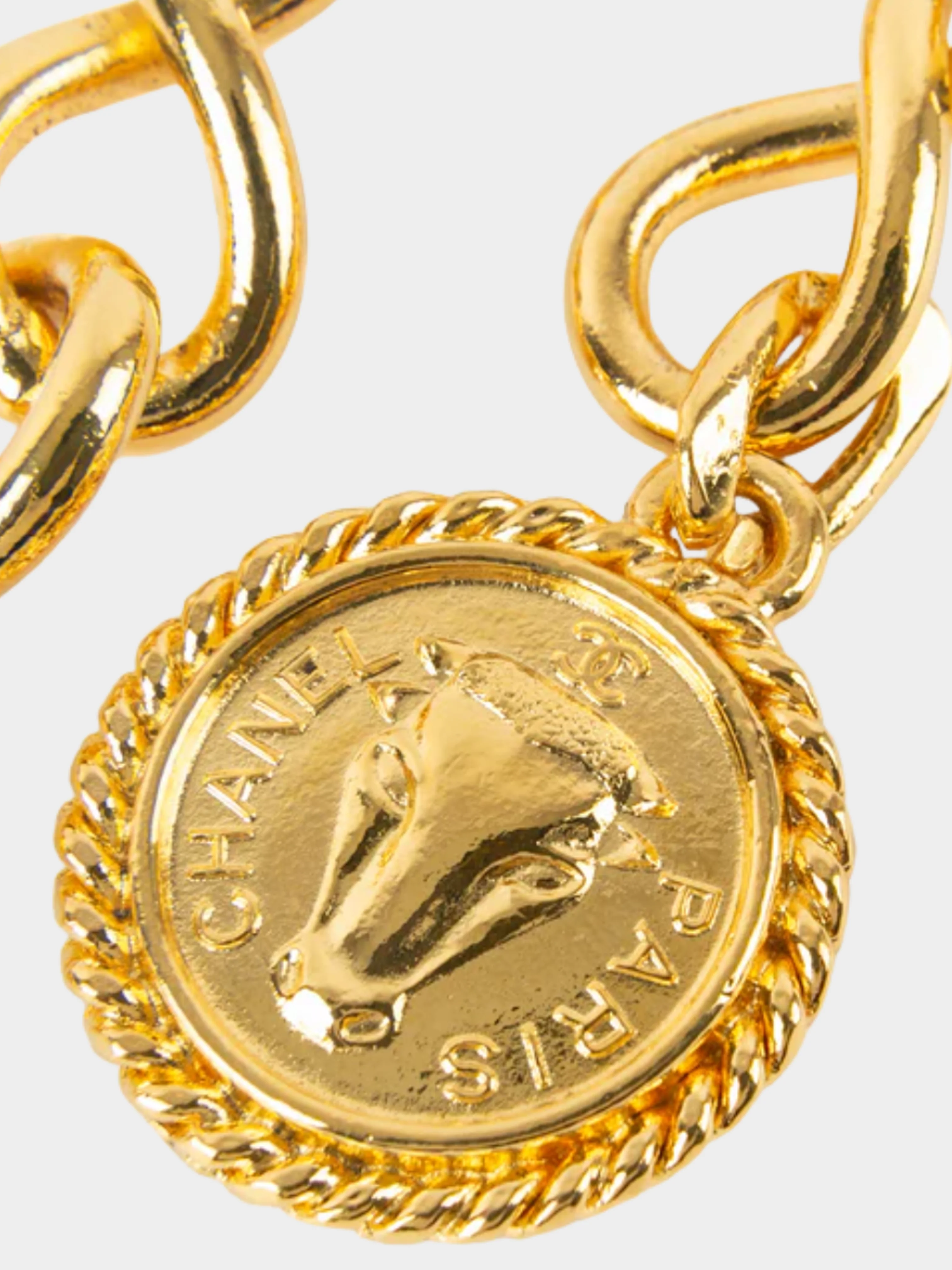 Chanel 1980s Gold Metal Bull Chain Belt - Image 4