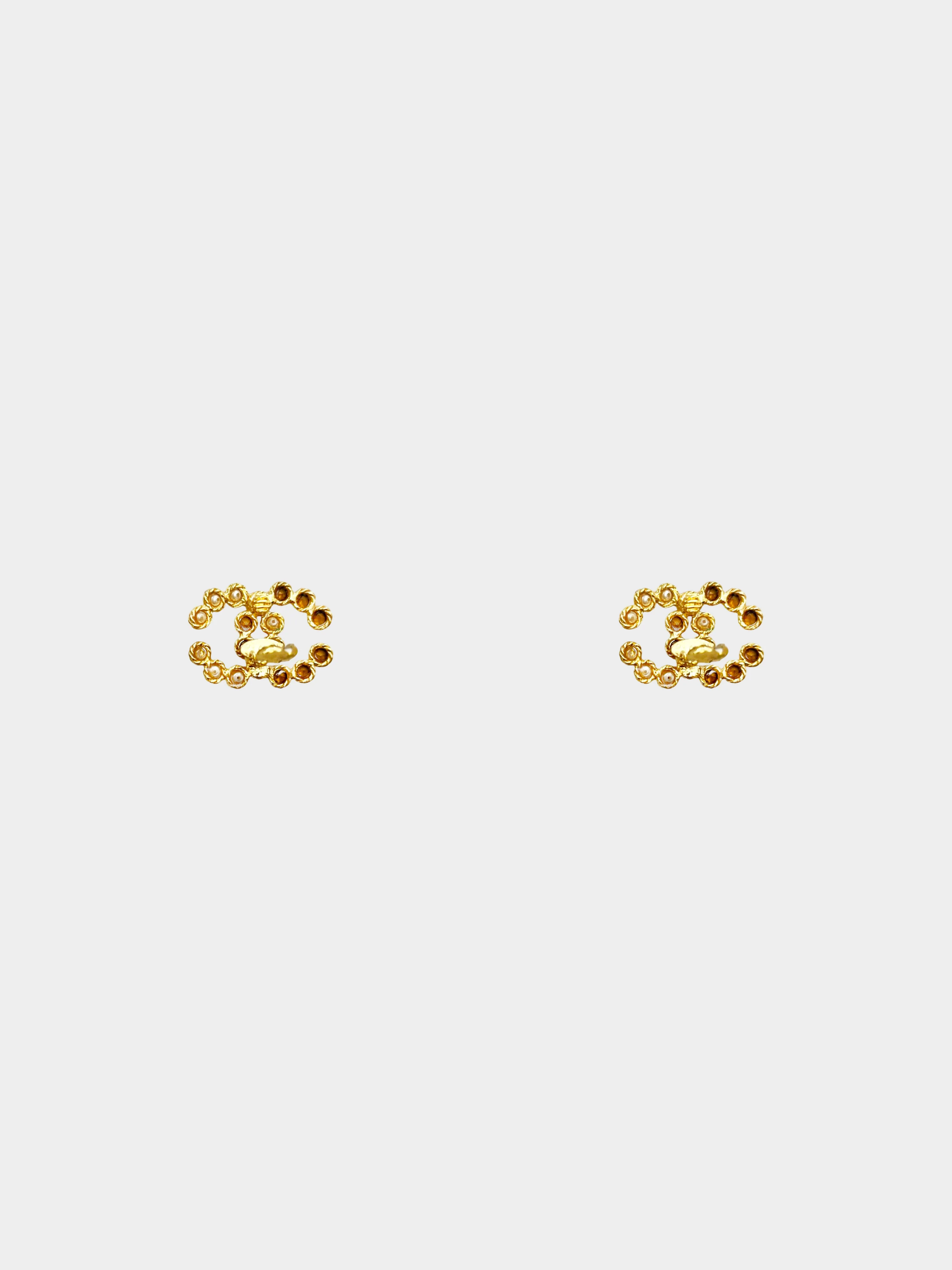 Chanel 1980s Pearl and Crystal CC Logo Clip-on Earrings - Image 2