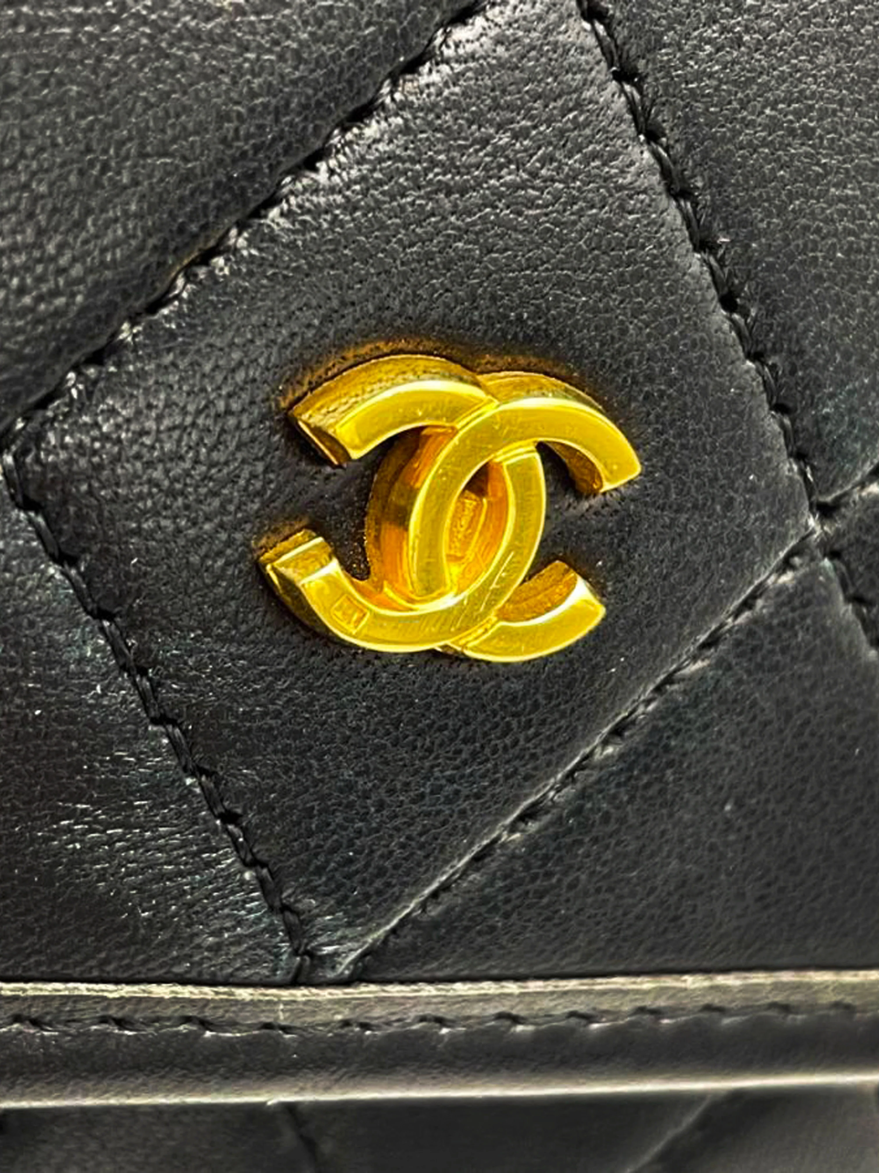 Chanel 1980s Quilted Lambskin Leather Bag - Image 4