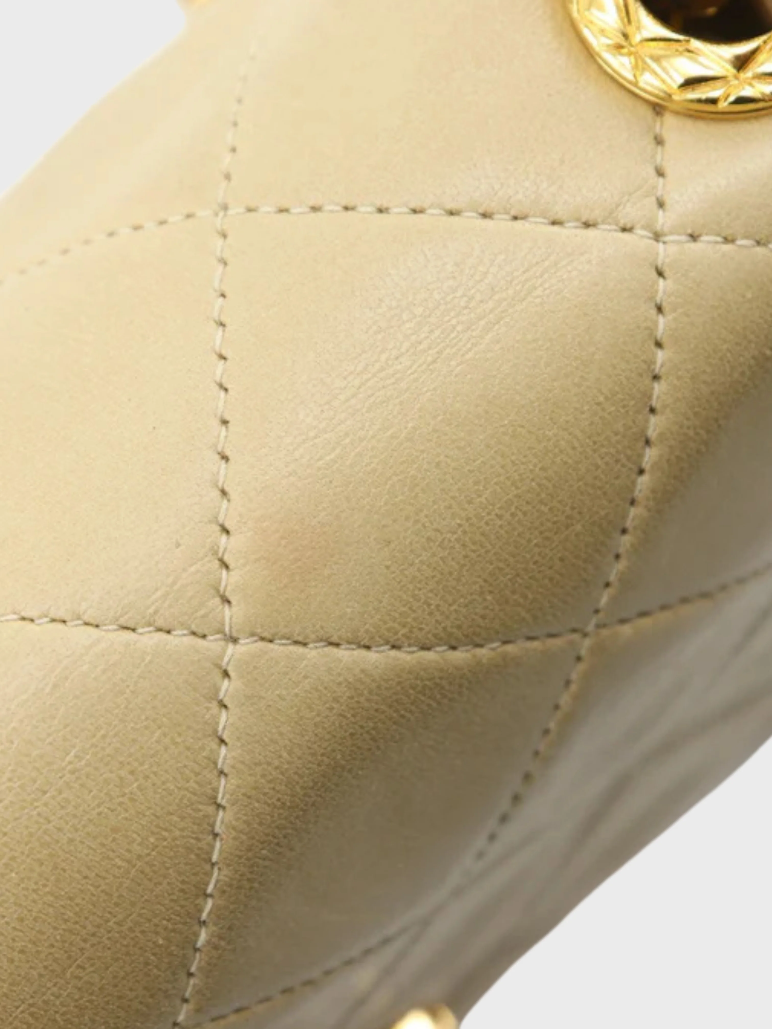 Chanel 1990s Beige Lambskin Leather Matelassé Chain Shoulder Bag - Image 7