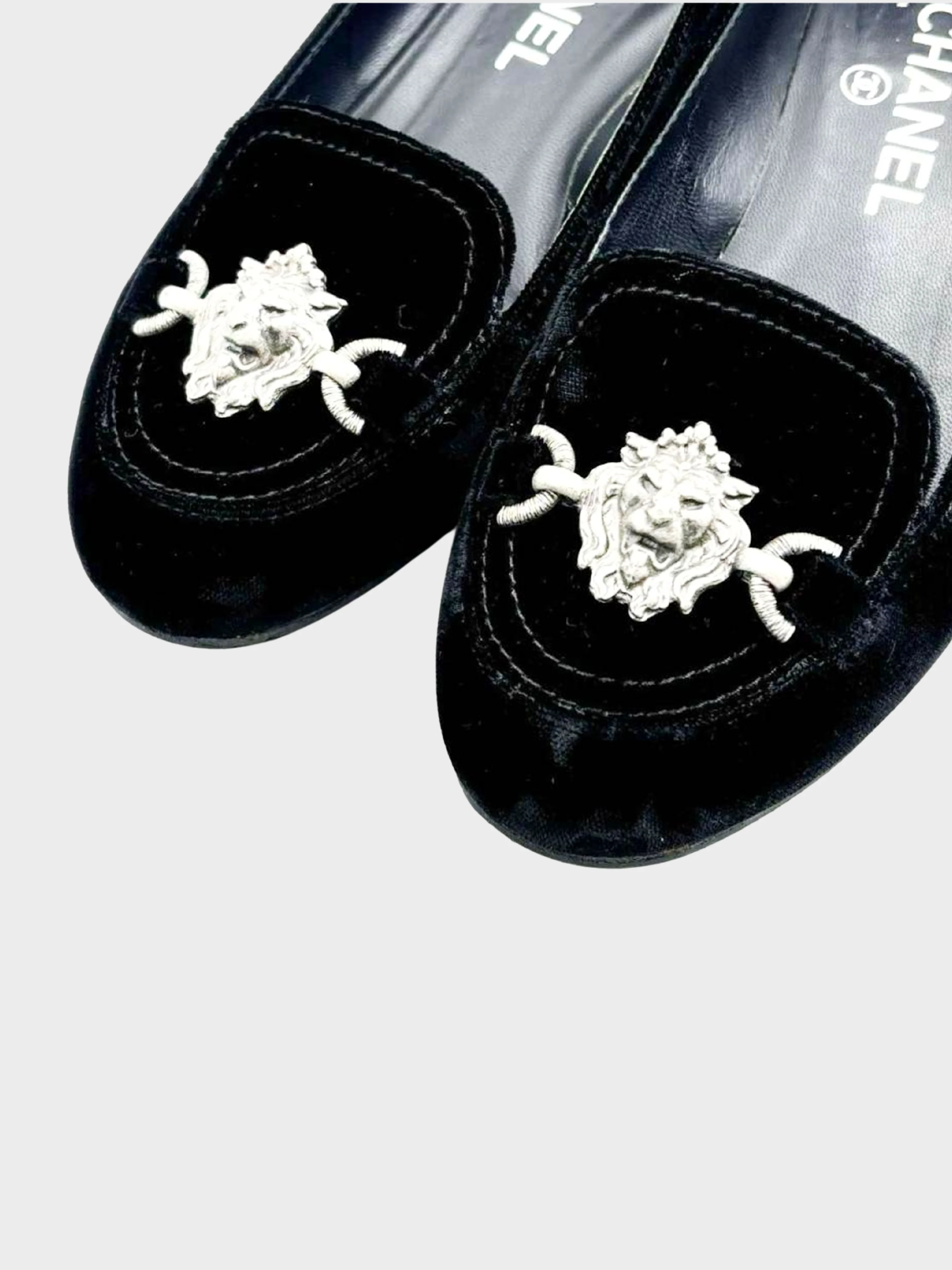 Chanel 1990s Black Velvet Lion Pumps - Image 4