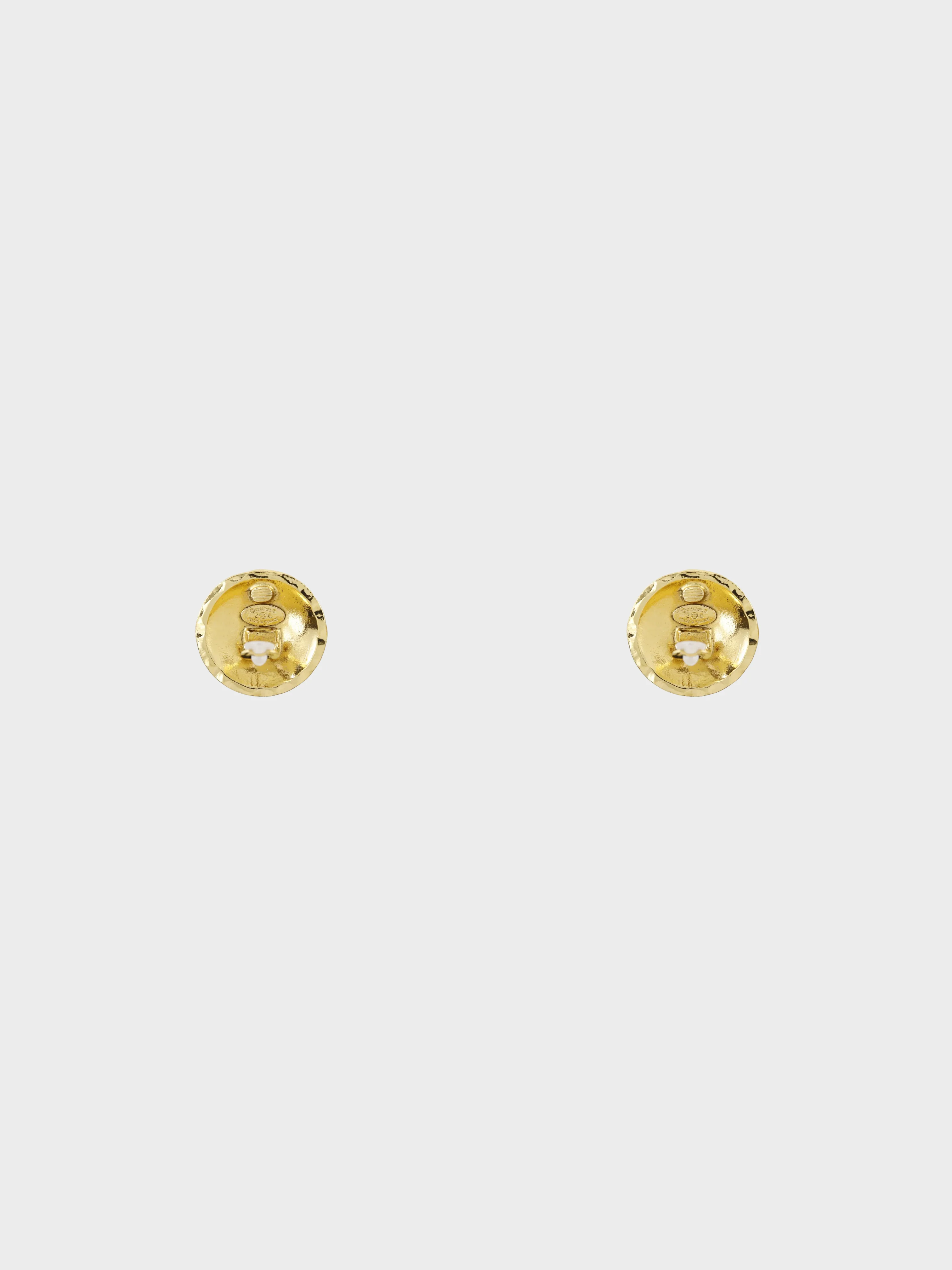 Chanel 1991 Gold Matelasse Coco Mark Clip-On Earrings - Image 2