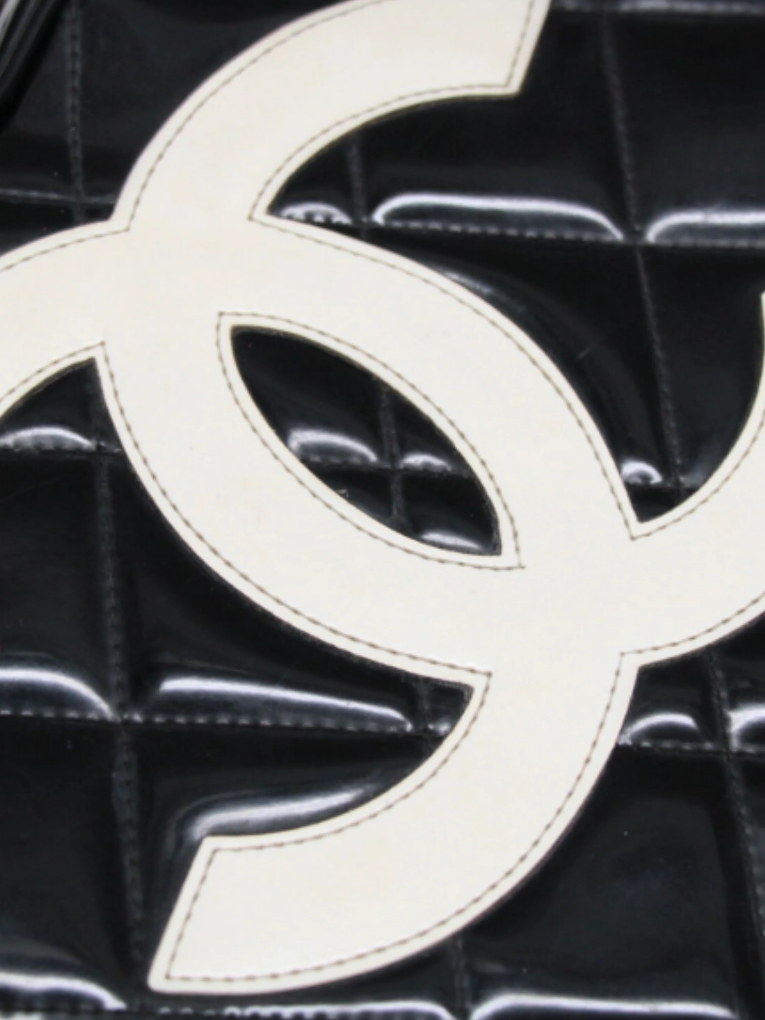 Chanel 1995 Black Heart Vanity Matelasse Coco Handbag - Image 5