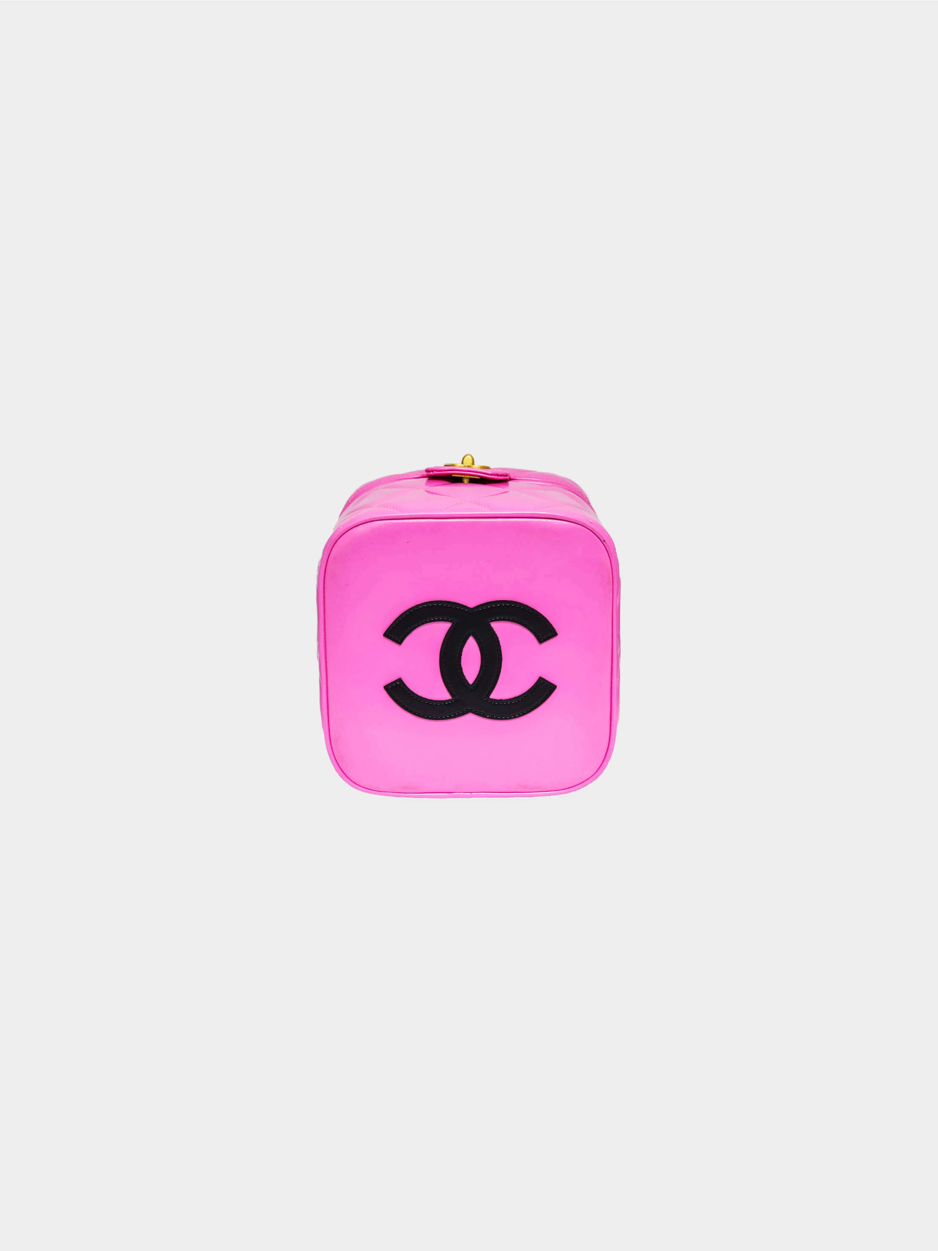 Chanel SS 1995 Rare Pink Heart Vanity Case - Image 3