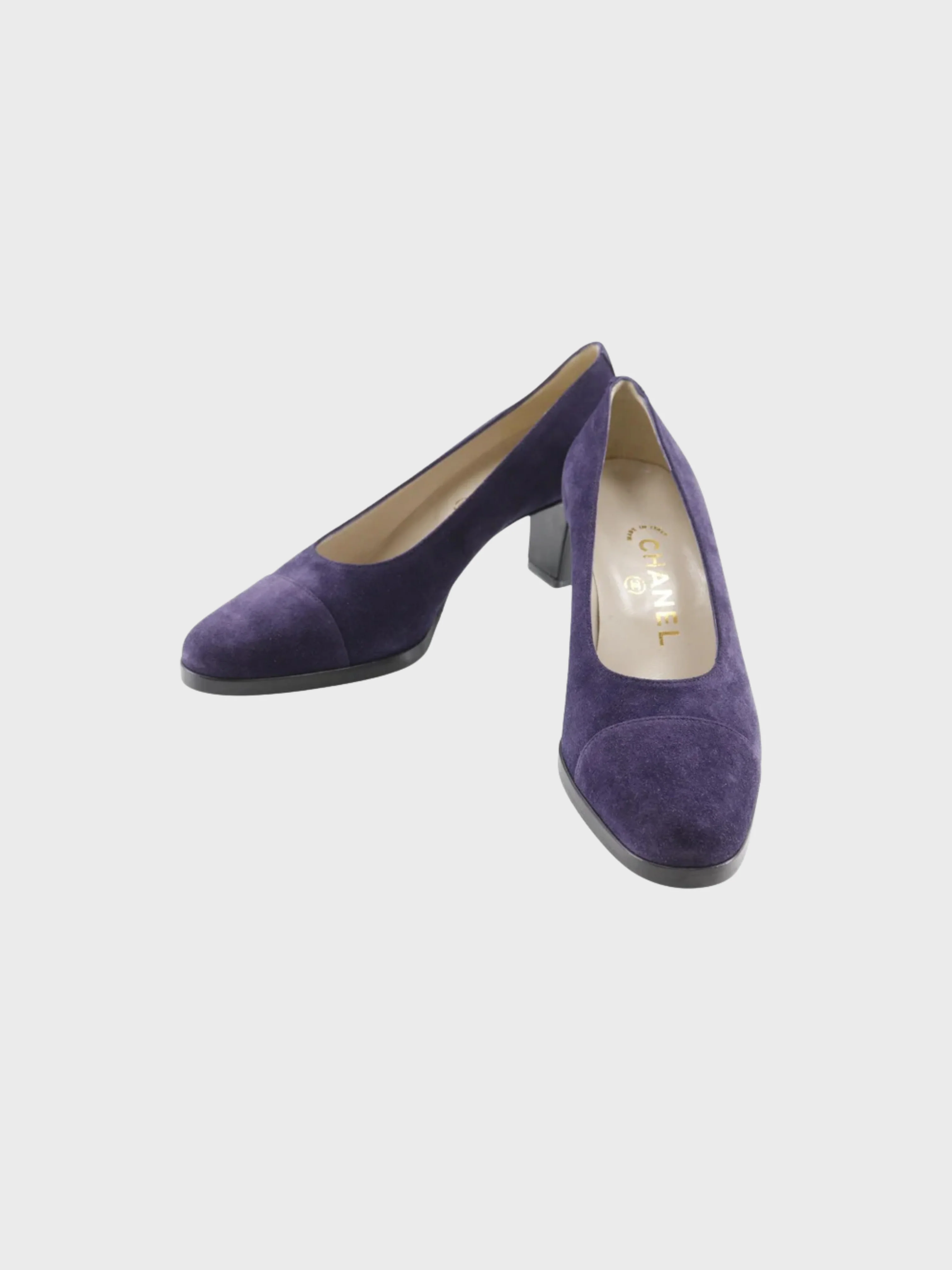 Chanel 1998 Purple Suede COCO Mark Pumps - Image 2