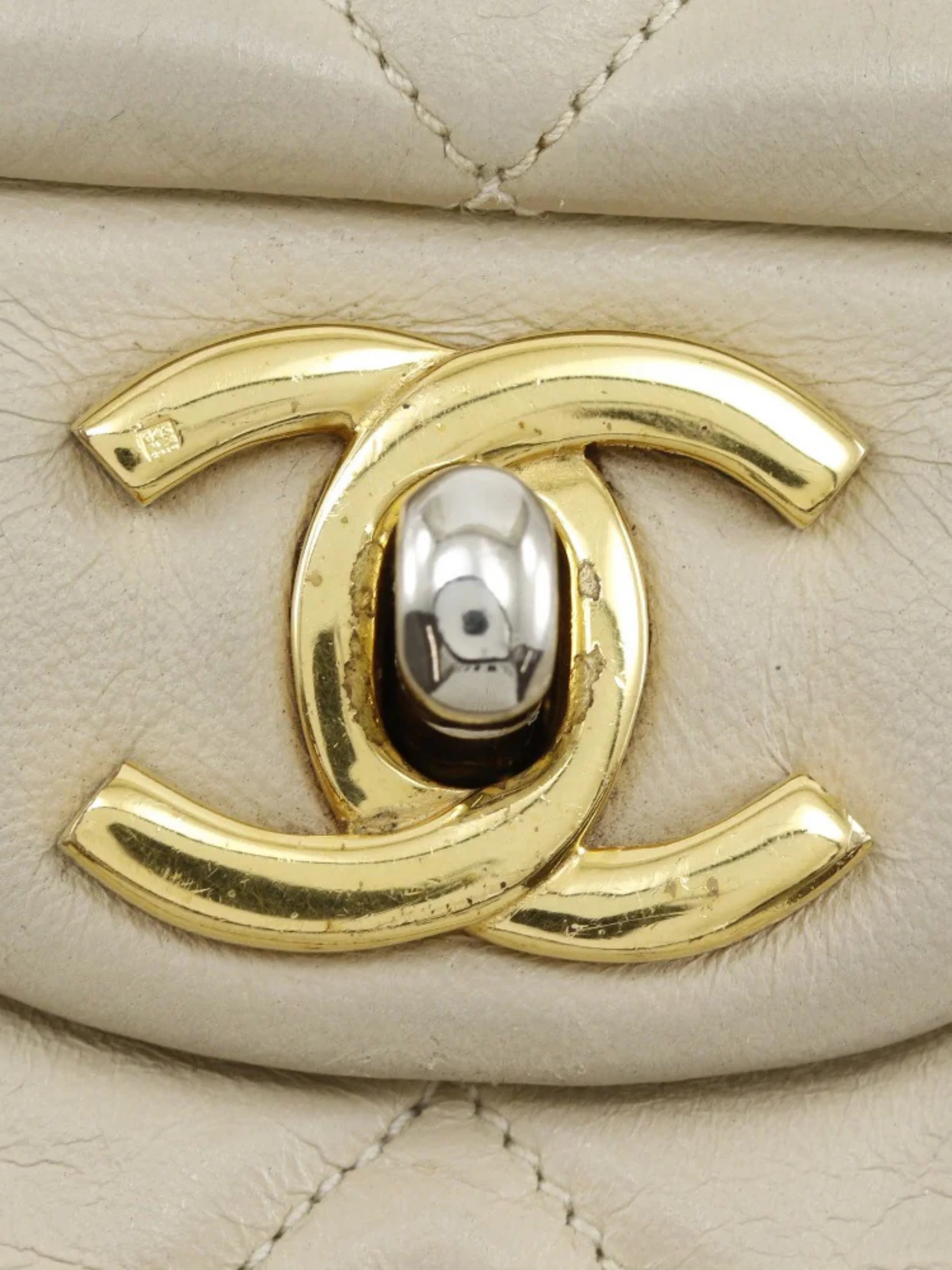 Chanel 2000s Beige Lambskin Matelassé 25 Double Flap Chain Shoulder Bag - Image 4