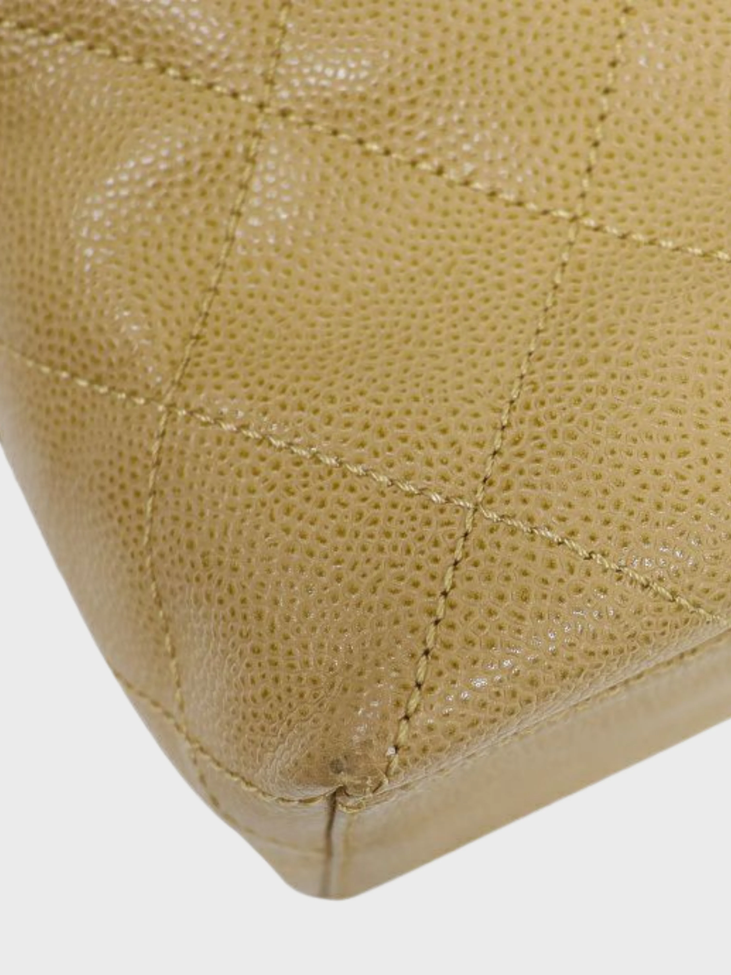 Chanel 2000s Beige Matelassé Caviar Skin Handbag - Image 5