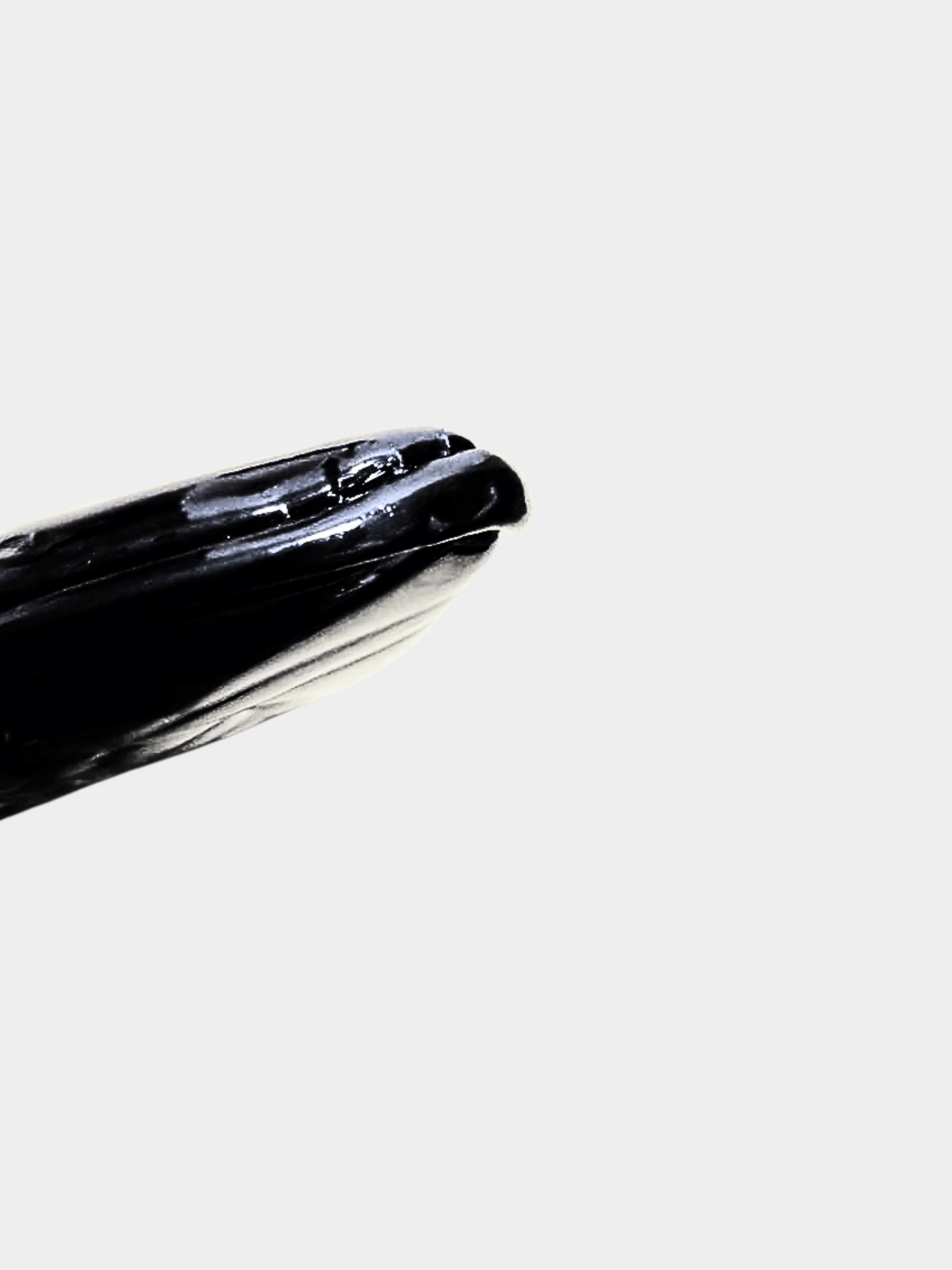 Chanel 2000s Black Camellia Embossed Patent Leather Mini Pochette Bag - Image 6