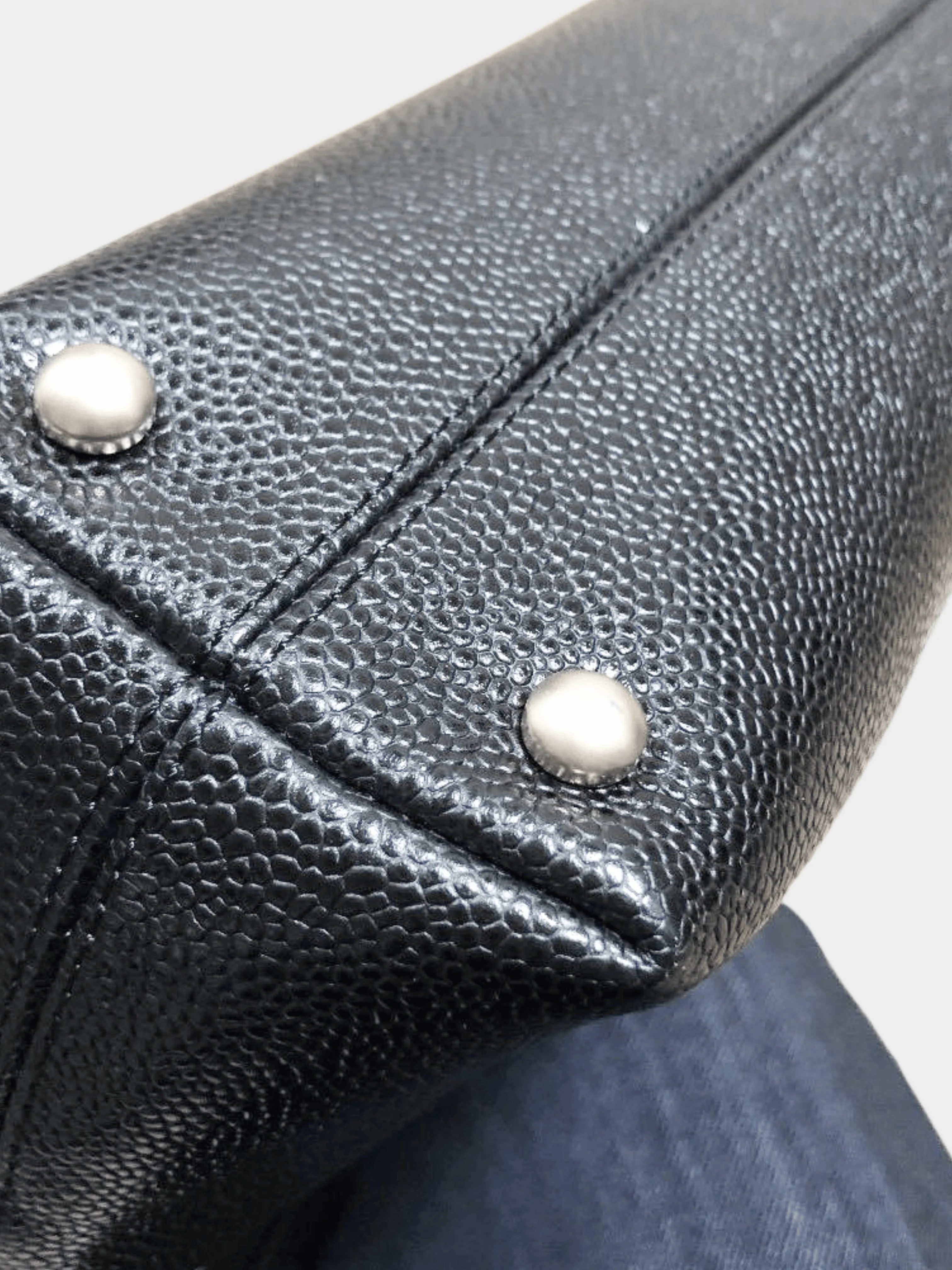 Chanel 2000s Black Caviar Leather Tote Bag - Image 4