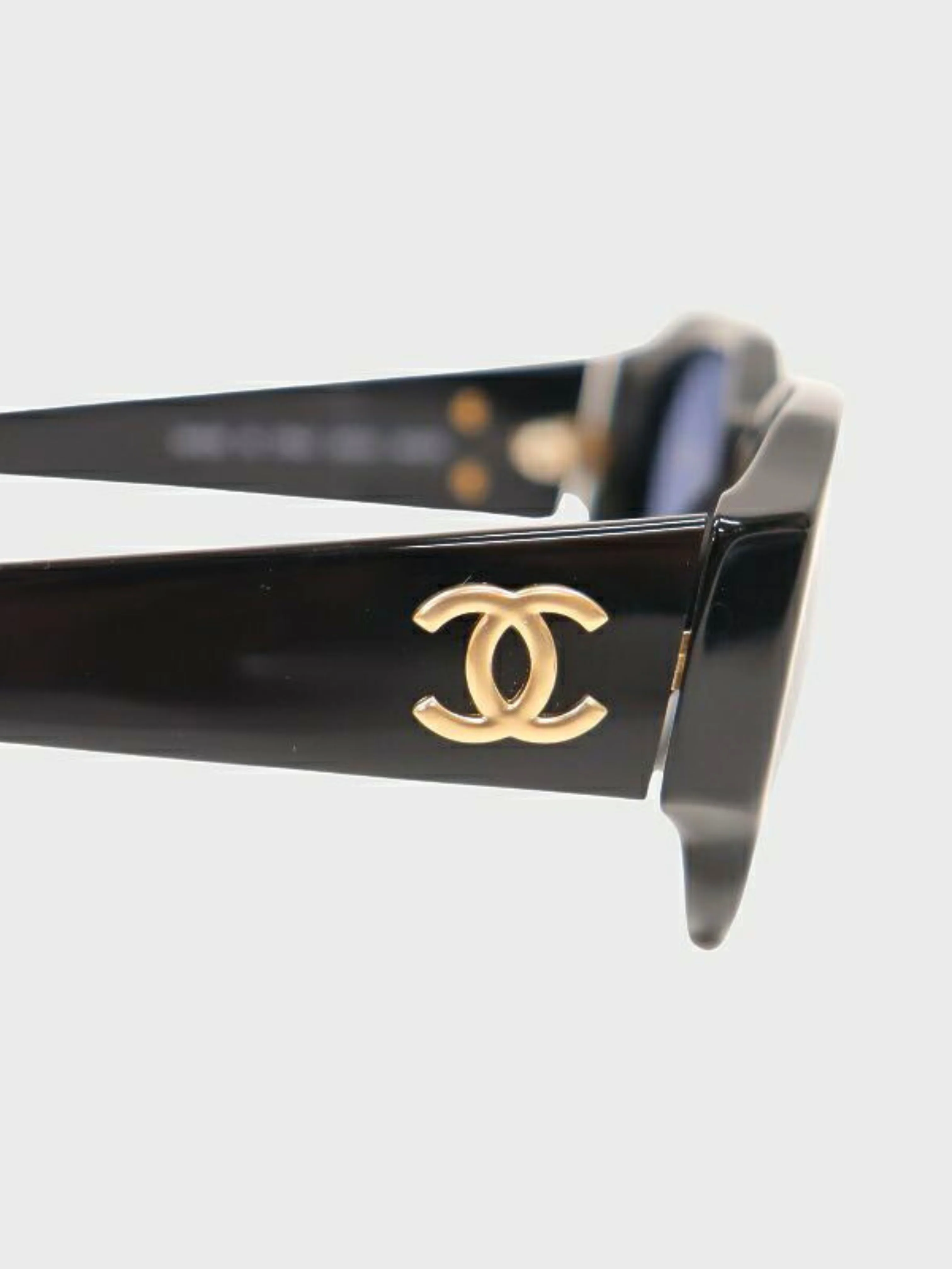 Chanel 2000s Black COCO Sunglasses - Image 5