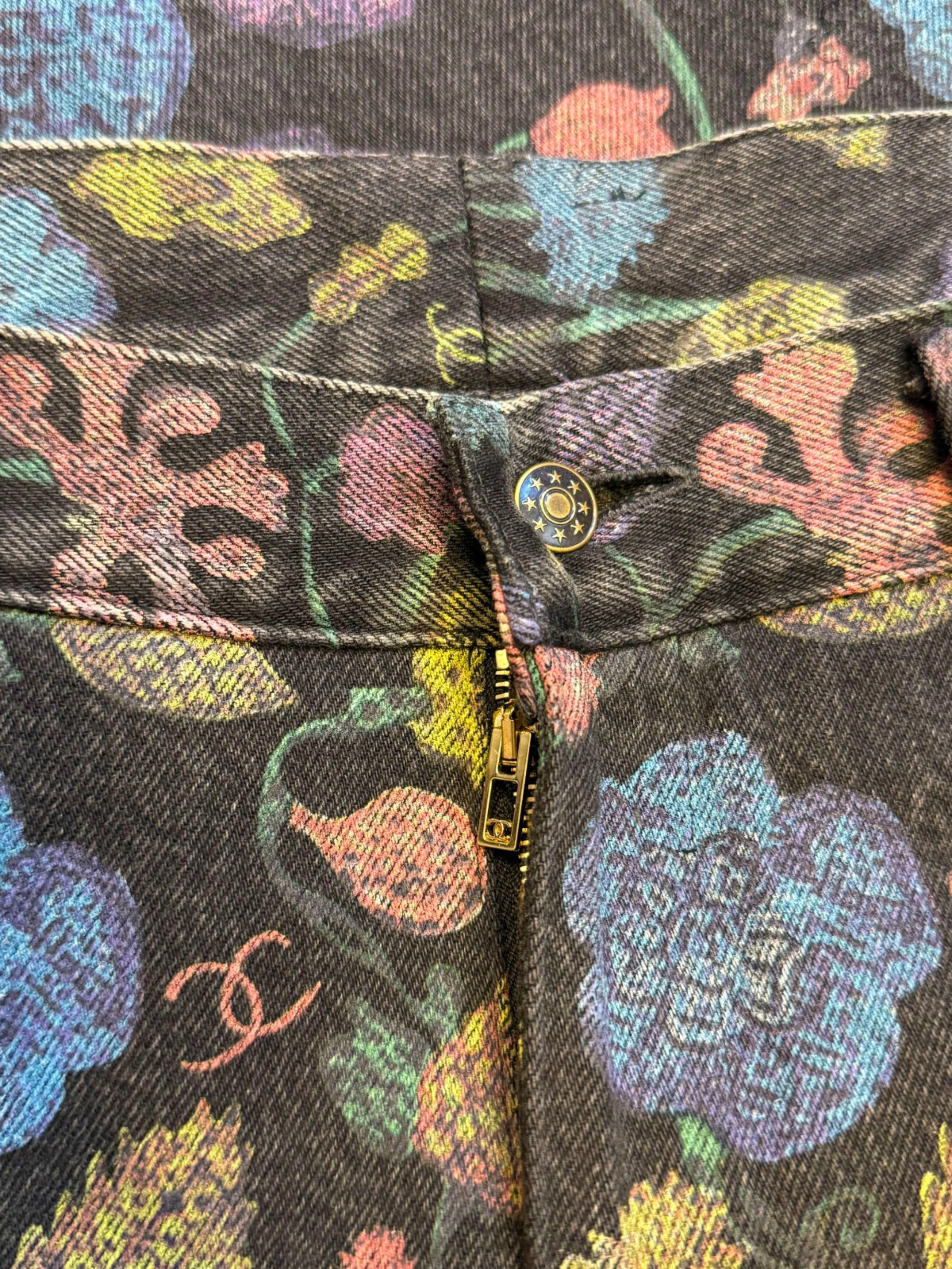 Chanel 2000s Black Multicolor Floral Print Jeans - Image 3