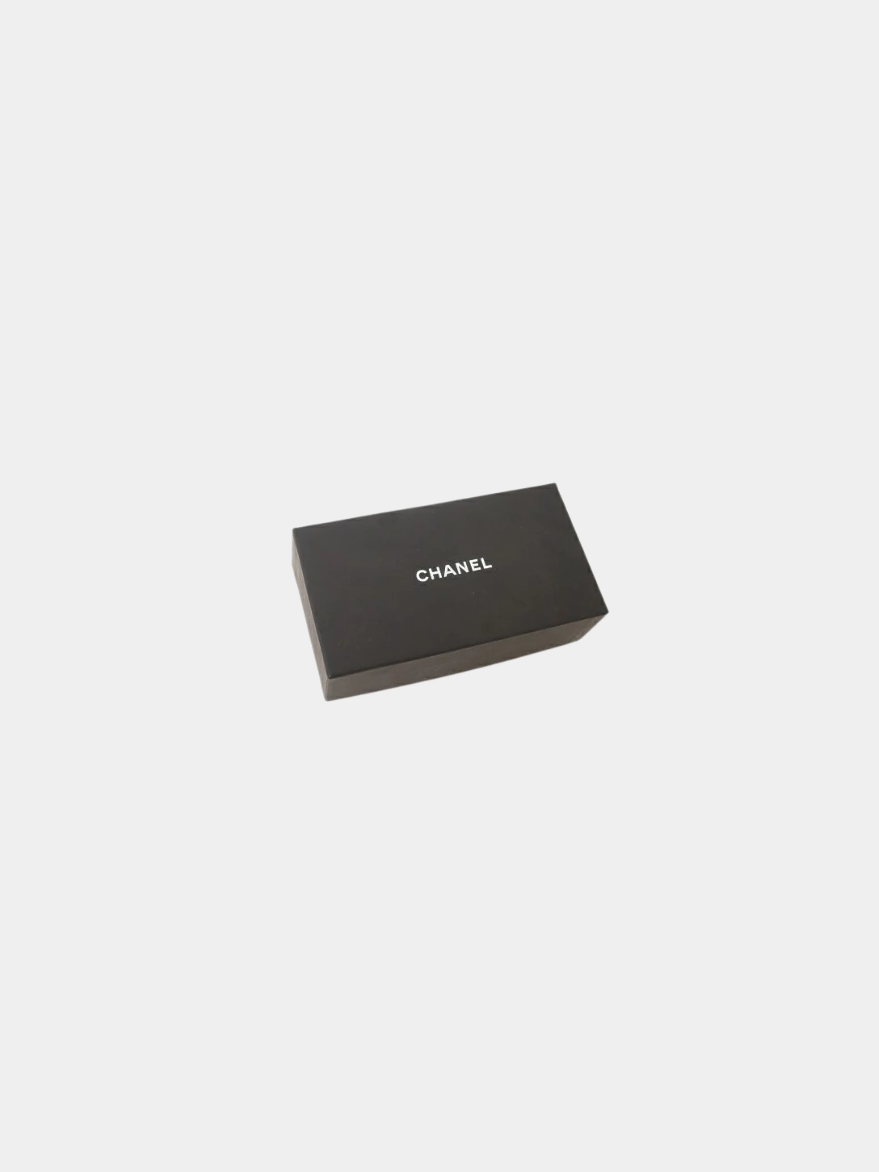 Chanel 2000s Black Plastic Logo Sunglasses - Image 6