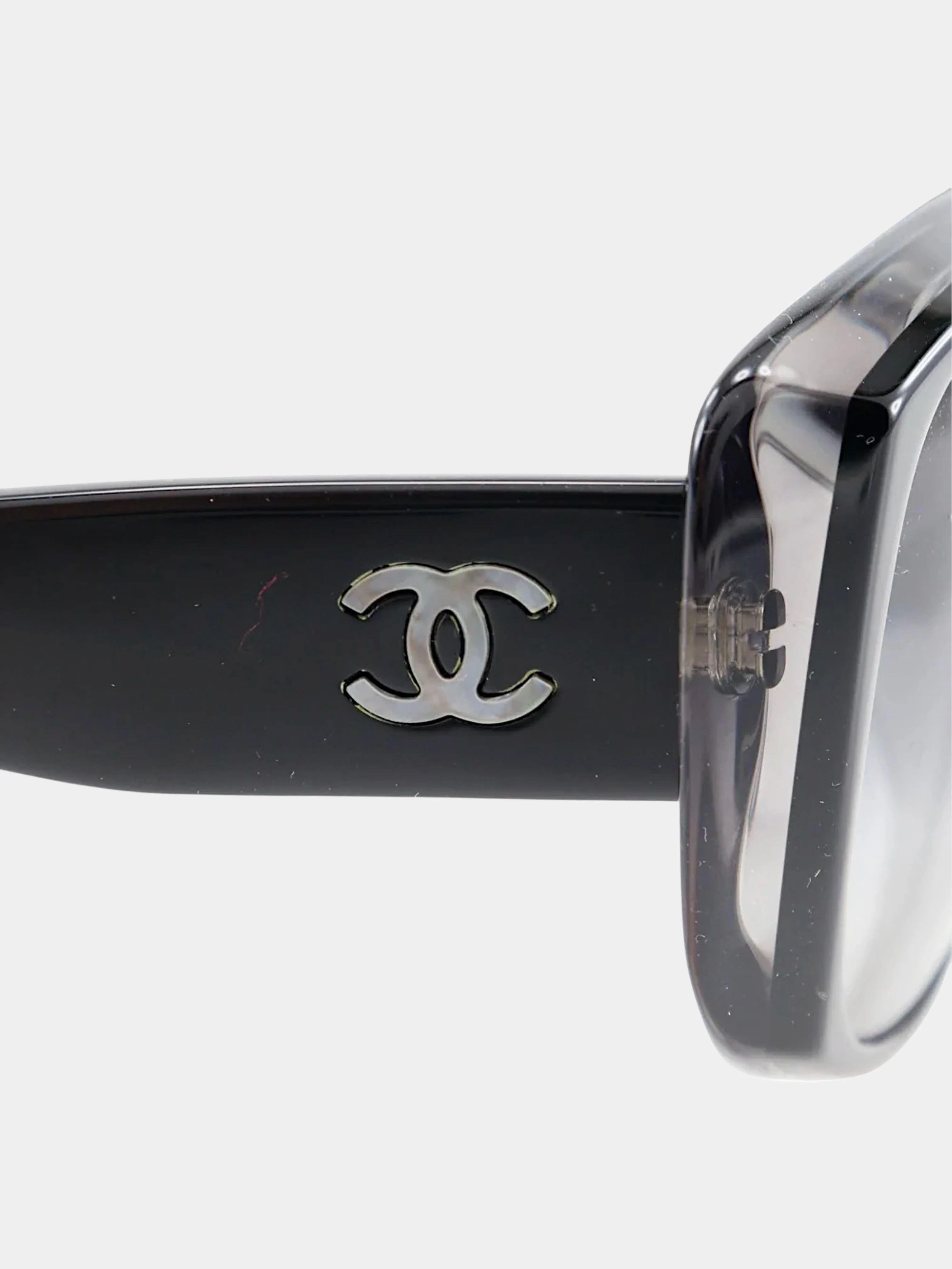 Chanel 2000s Black Square Sunglasses - Image 2