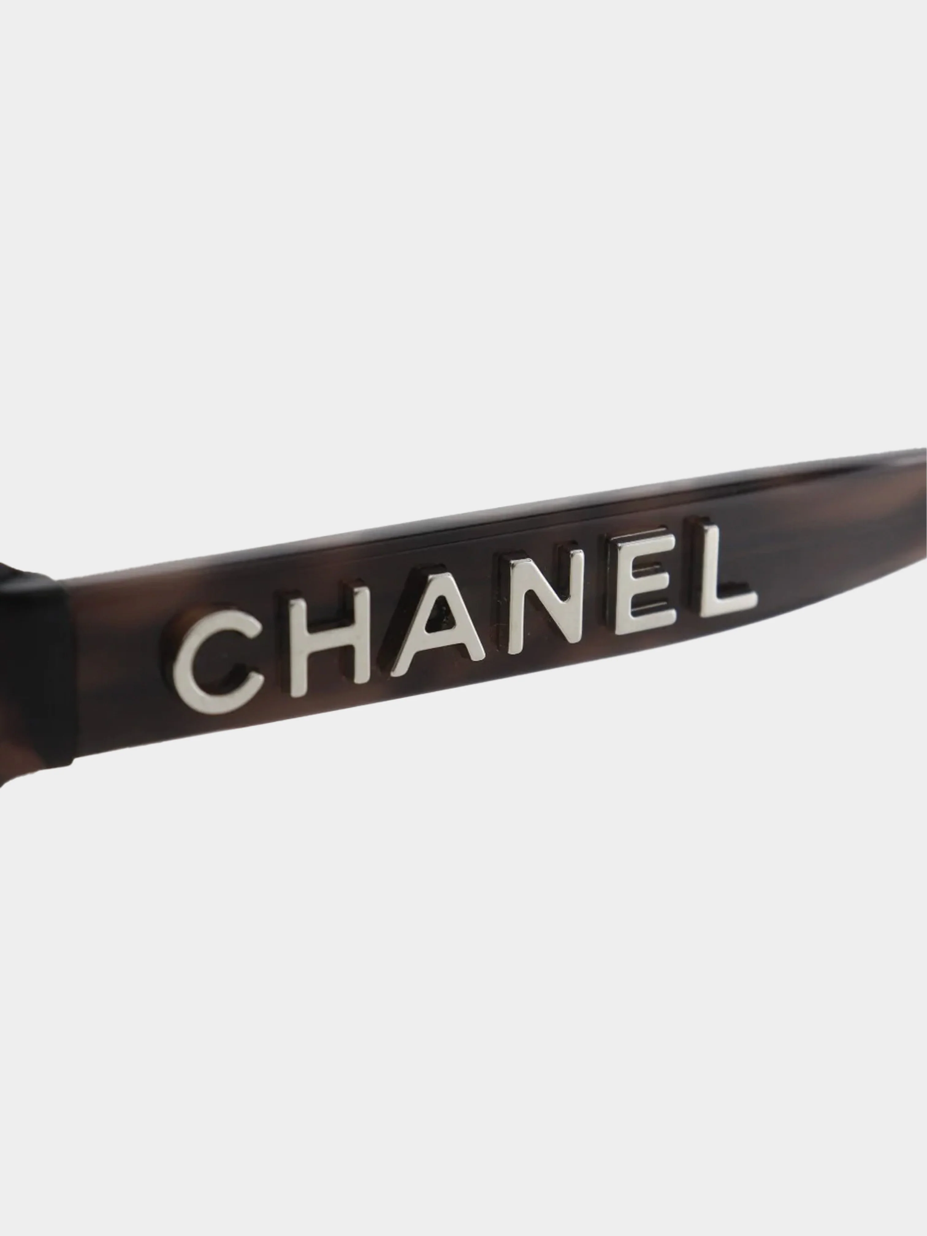 Chanel 2000s Brown Horn Square Sunglasses - Image 2