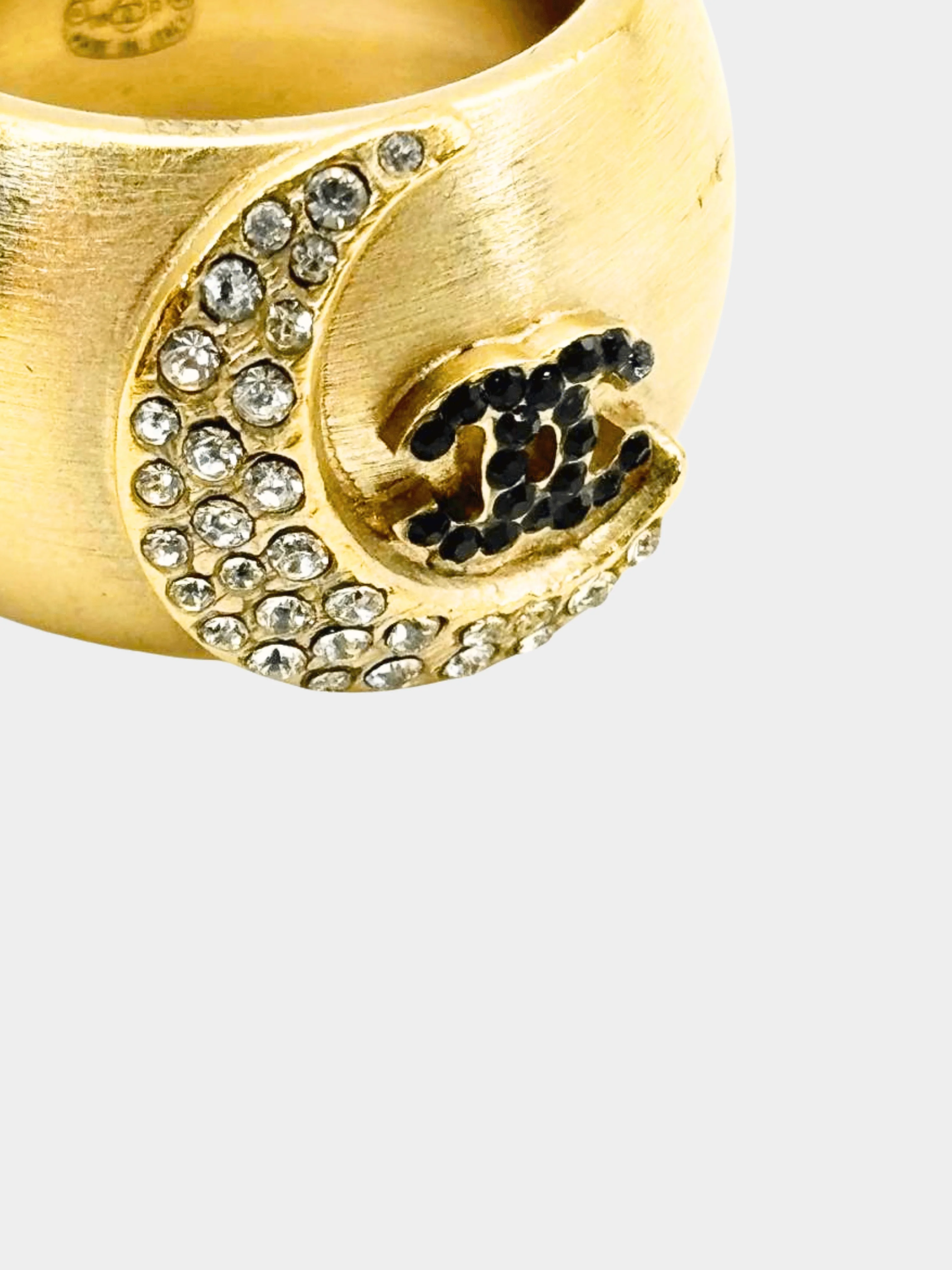 Chanel 2000s Coco Mark Heart Gold Metal Black Rhinestone Crescent Ring - Image 6