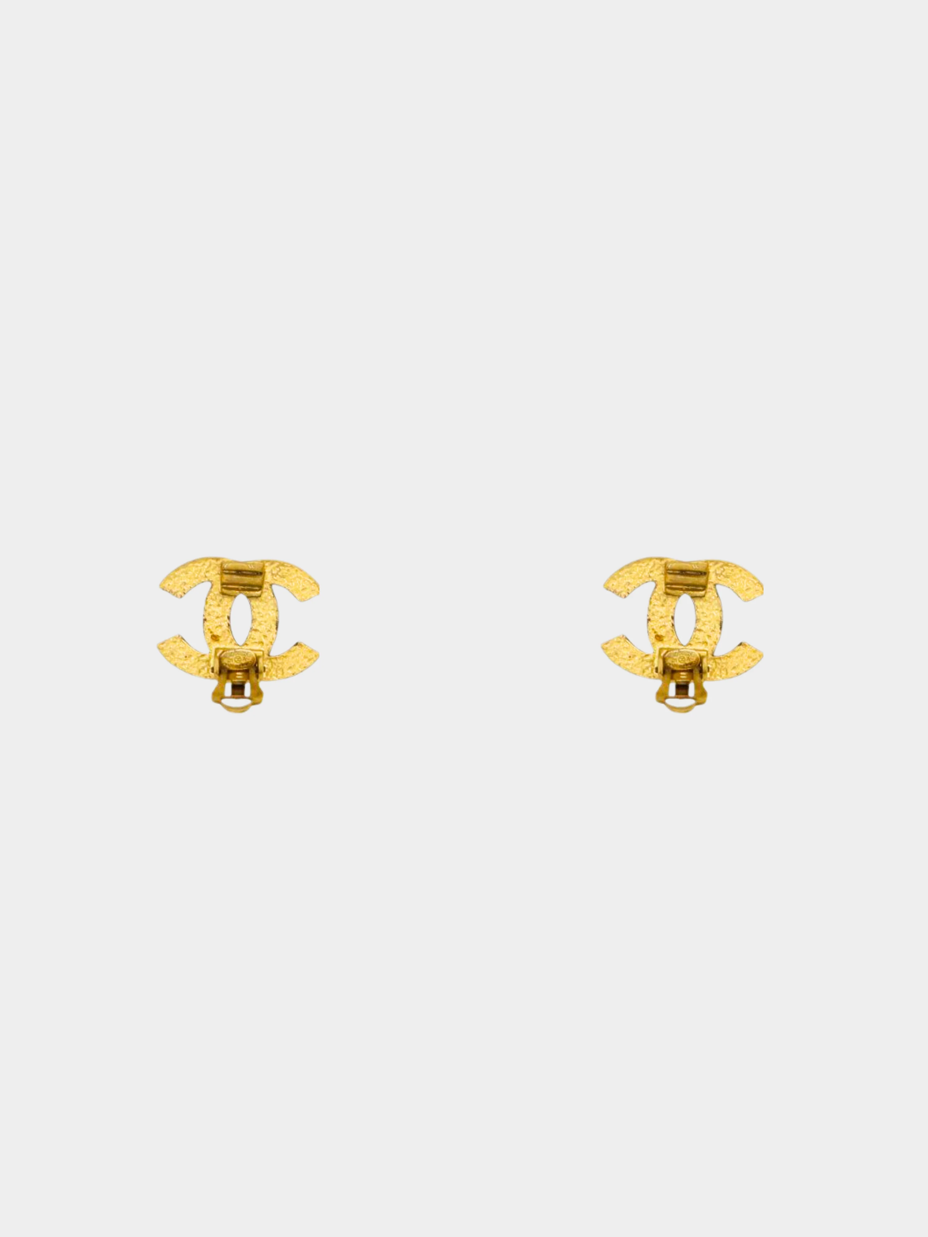 Chanel 2000s Gold Pearl CC Stud Earrings - Image 2