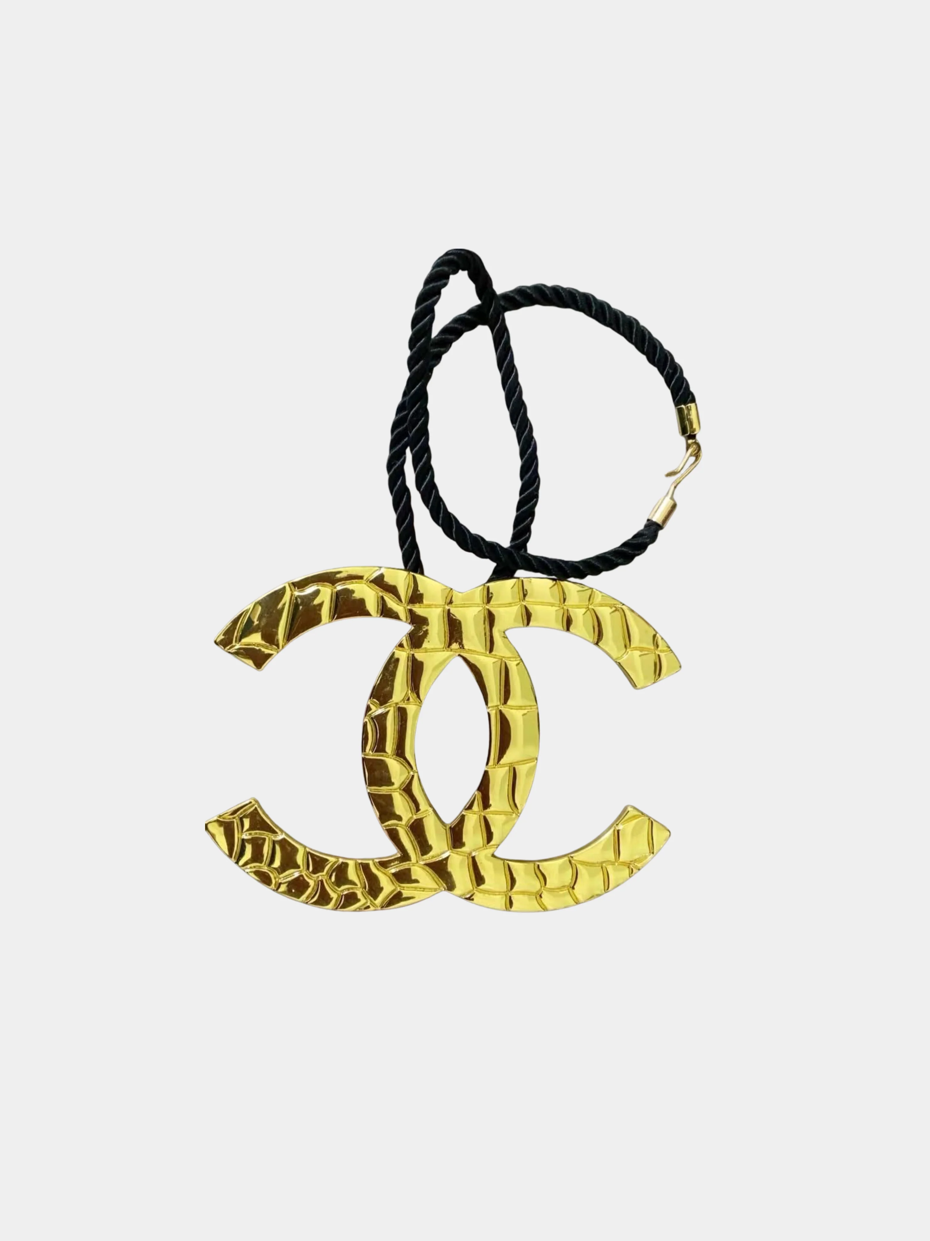 Chanel 2008 Oversized Croc-Embossed CC Gold-Tone Pendant Necklace - Image 3