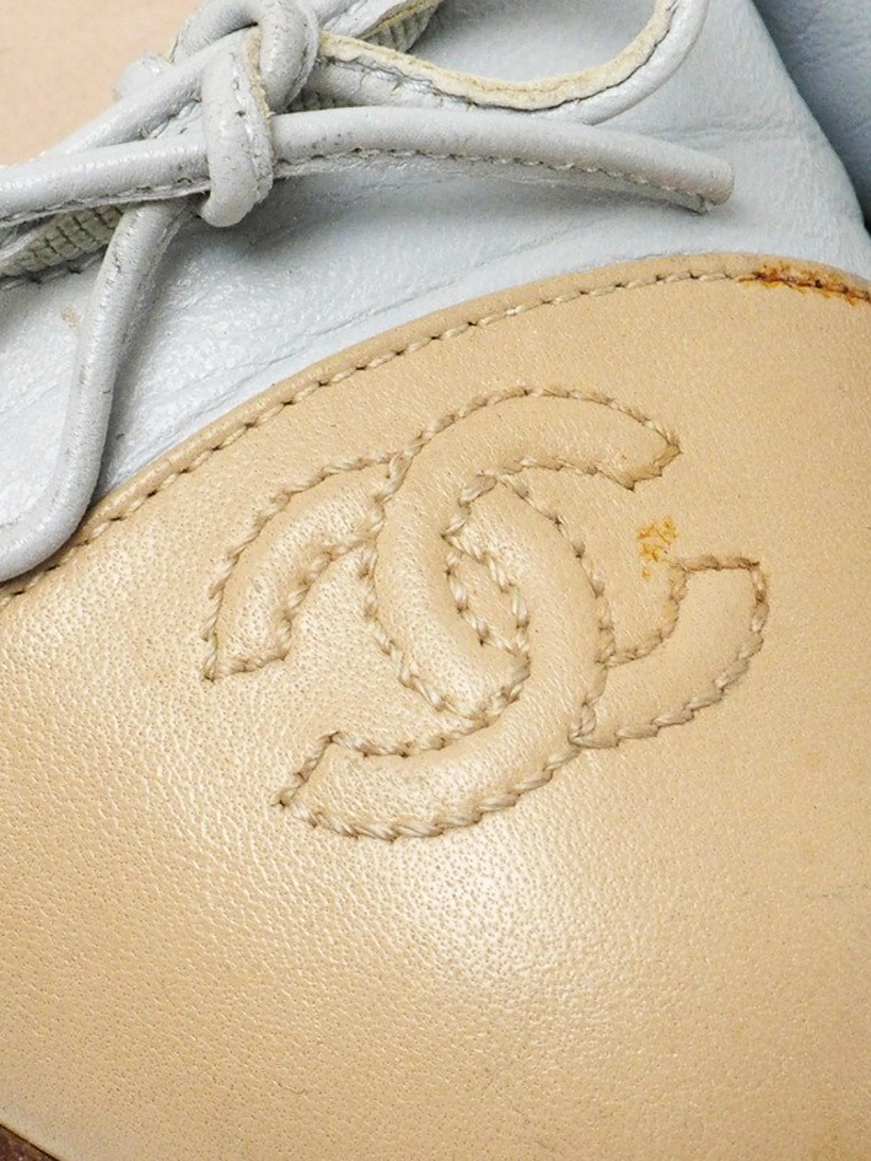 Chanel 2000s Pale Blue and Biege Two-toned Ballerina Flats - Image 6
