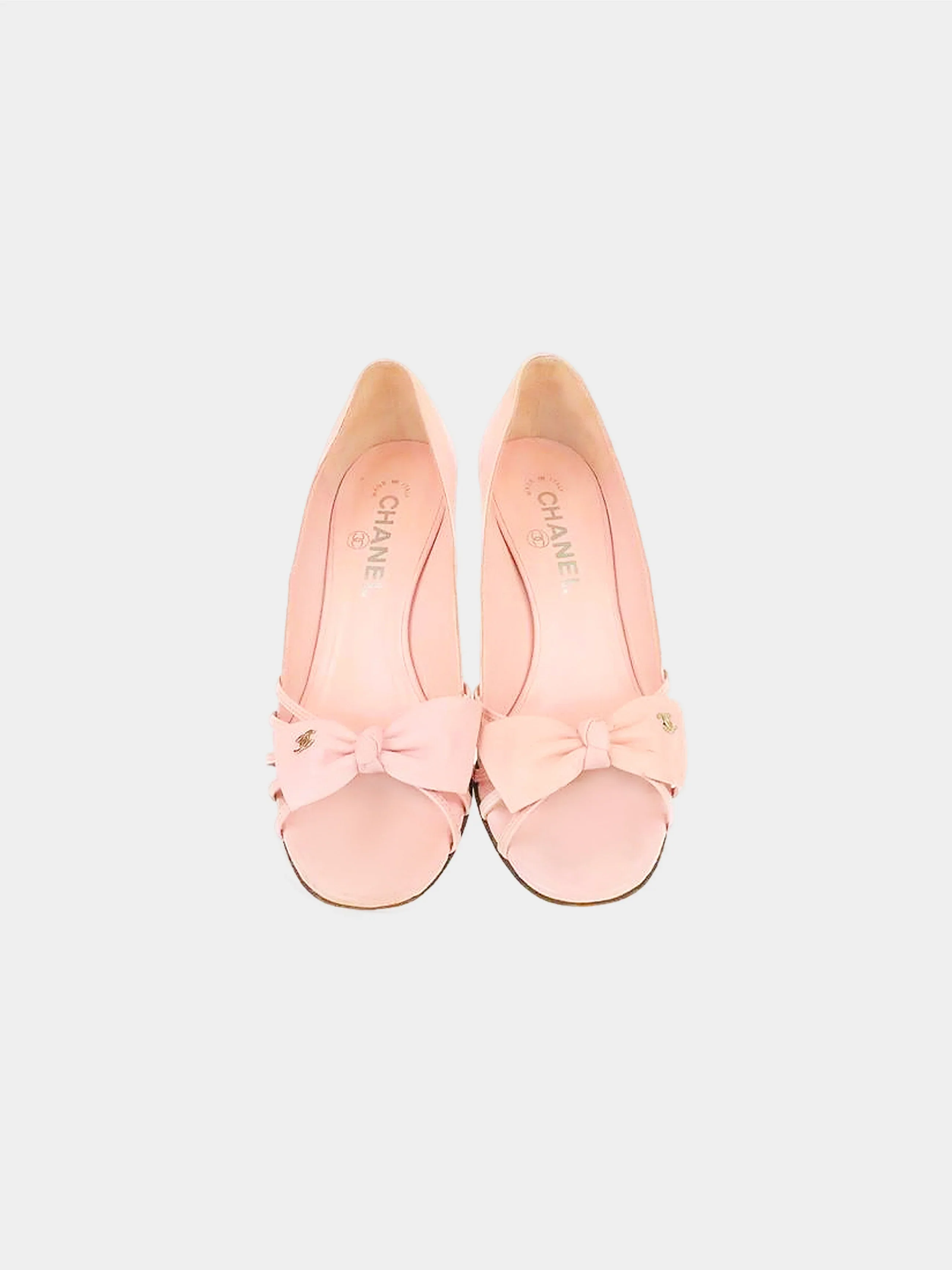 Chanel 2000s Pink CC Dainty Leather Bow Pumps - Image 2