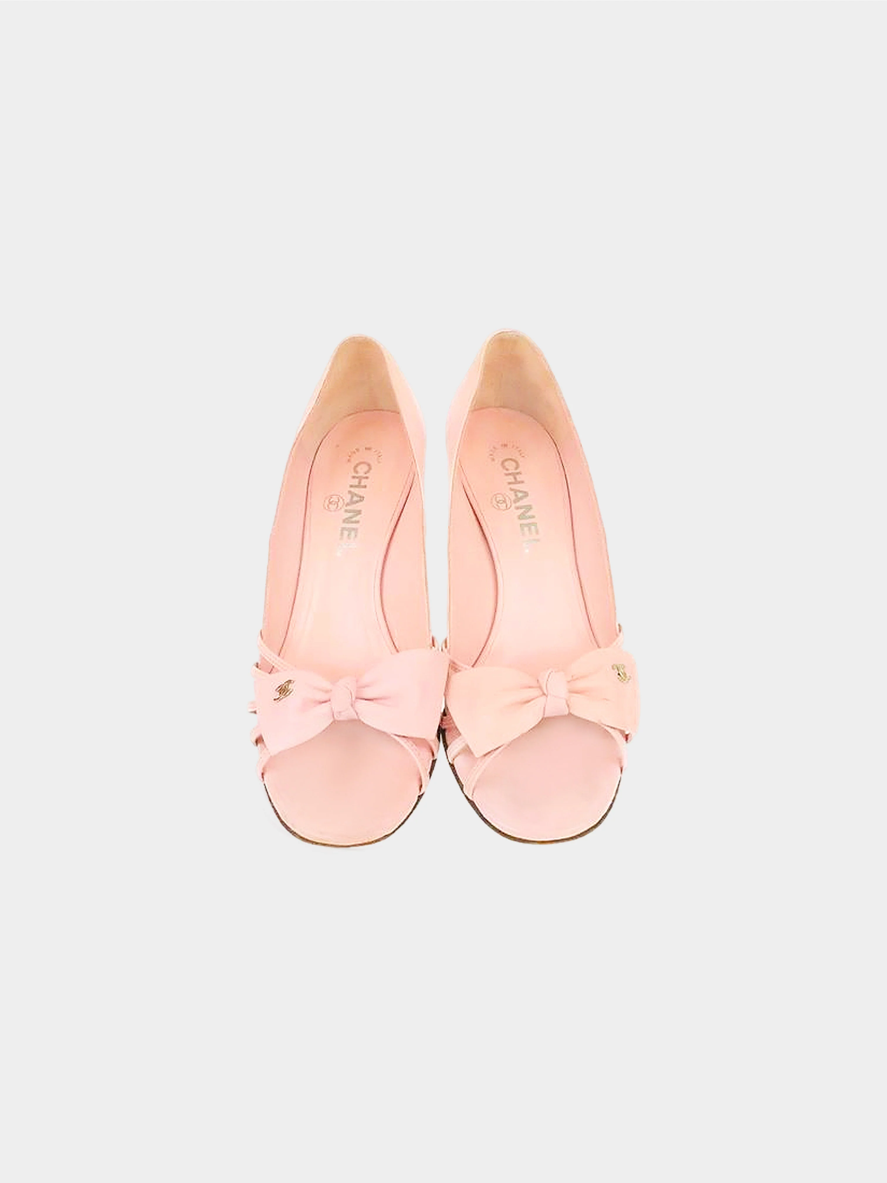 Chanel 2000s Pink CC Dainty Leather Bow Pumps - Image 2