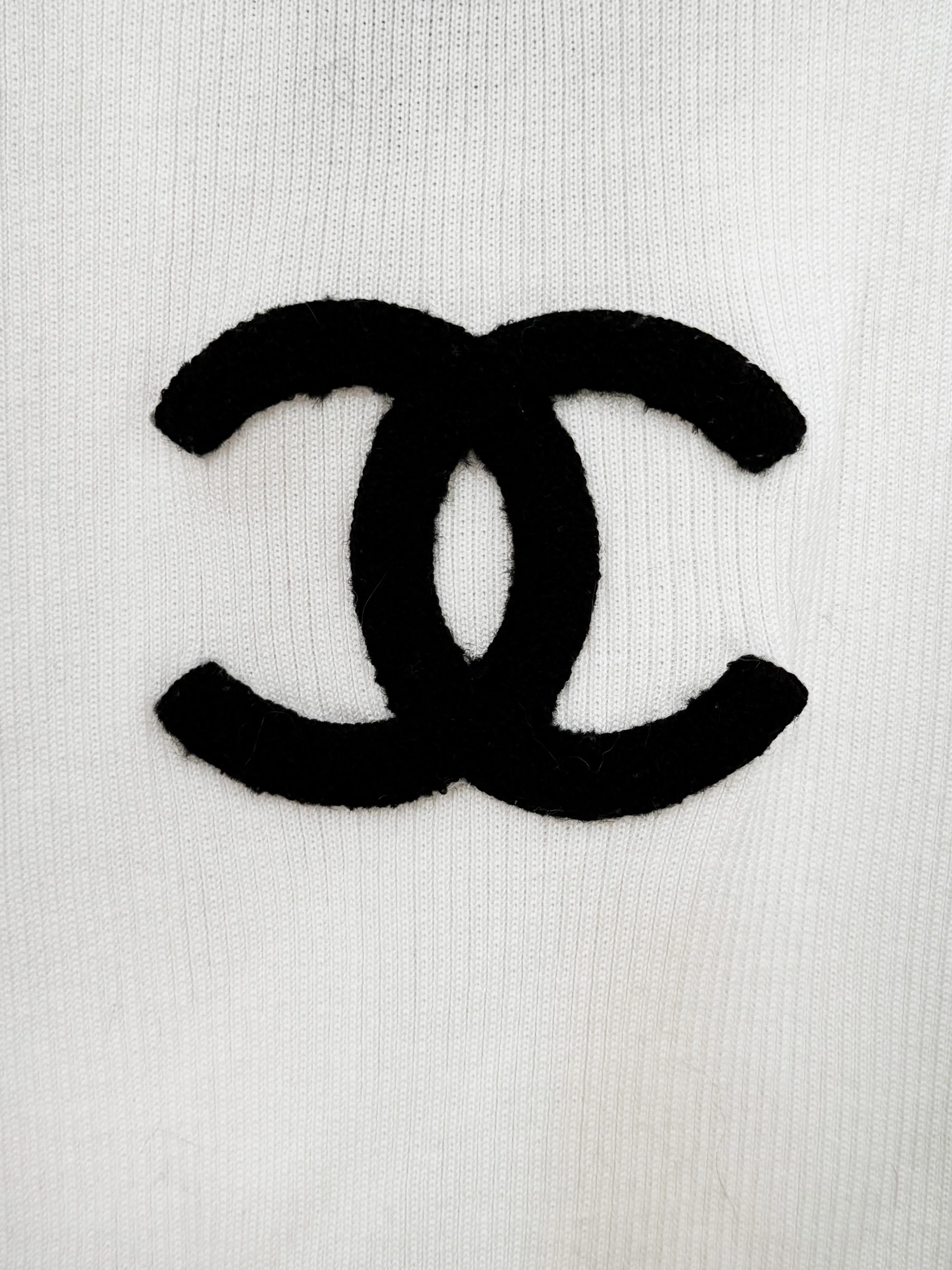 Chanel 2000s Ribbed CC Tank Top - Image 3
