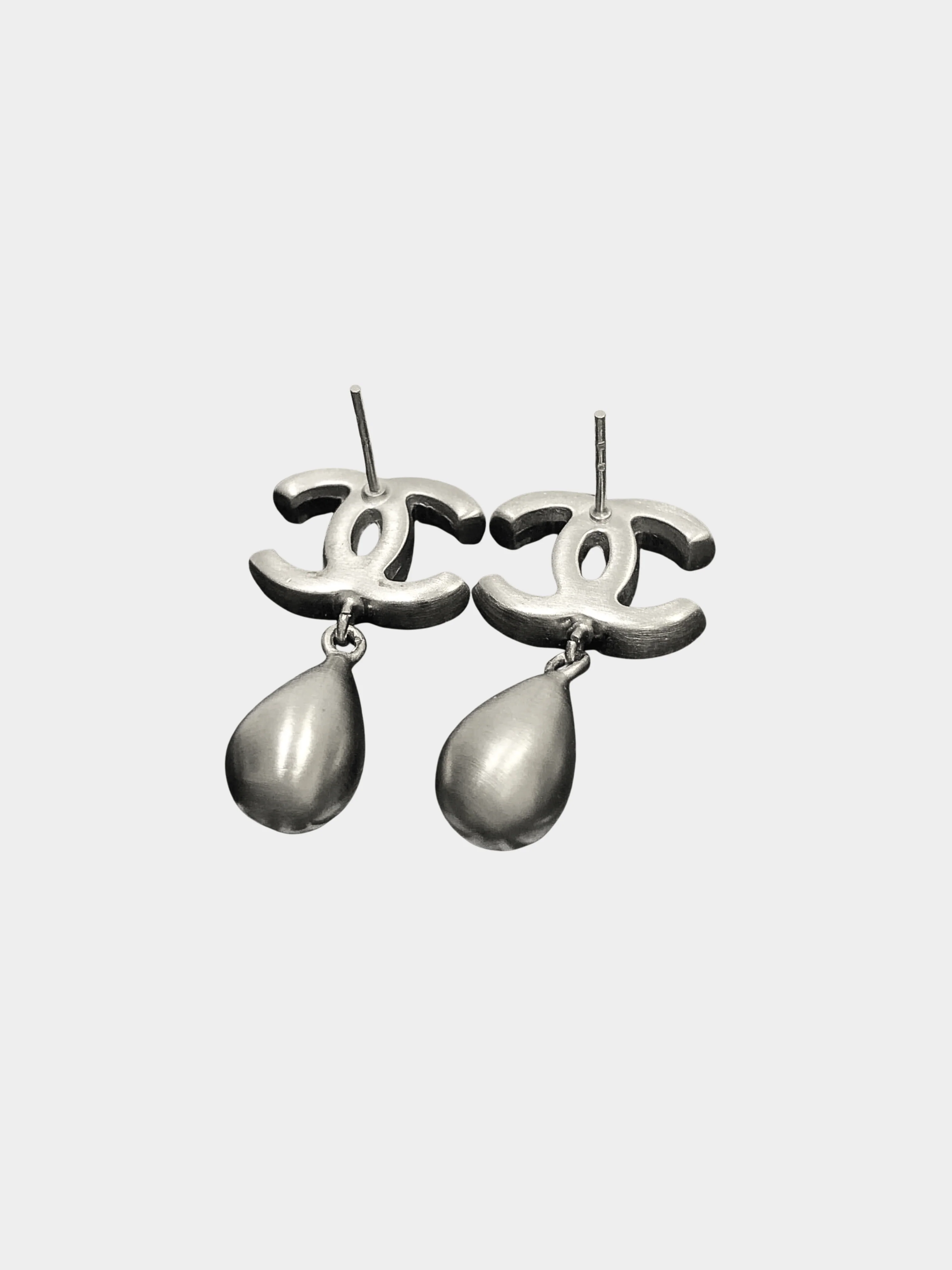 Chanel 2000s Silver CC Drop Earrings - Image 2