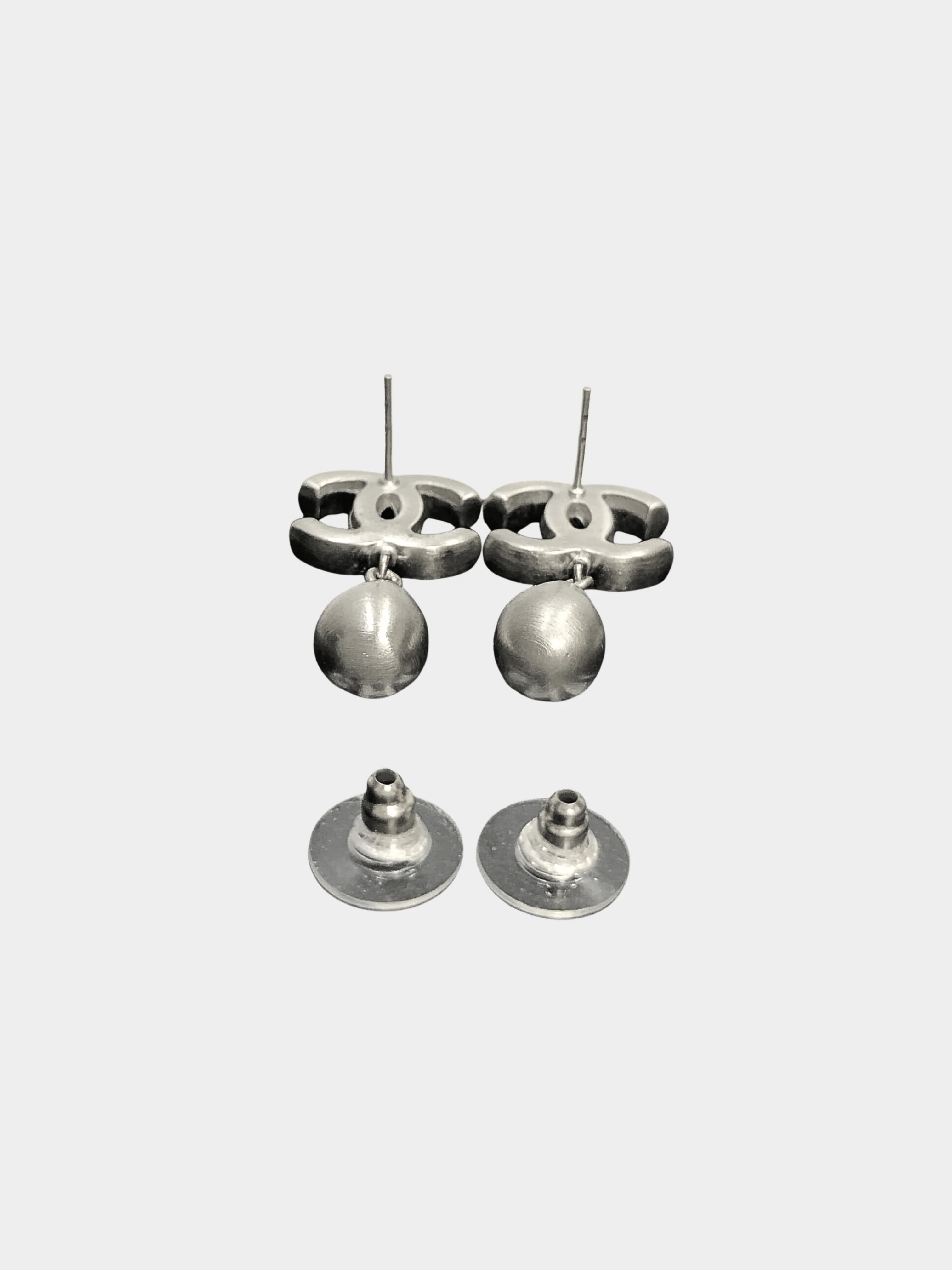 Chanel 2000s Silver CC Drop Earrings - Image 3