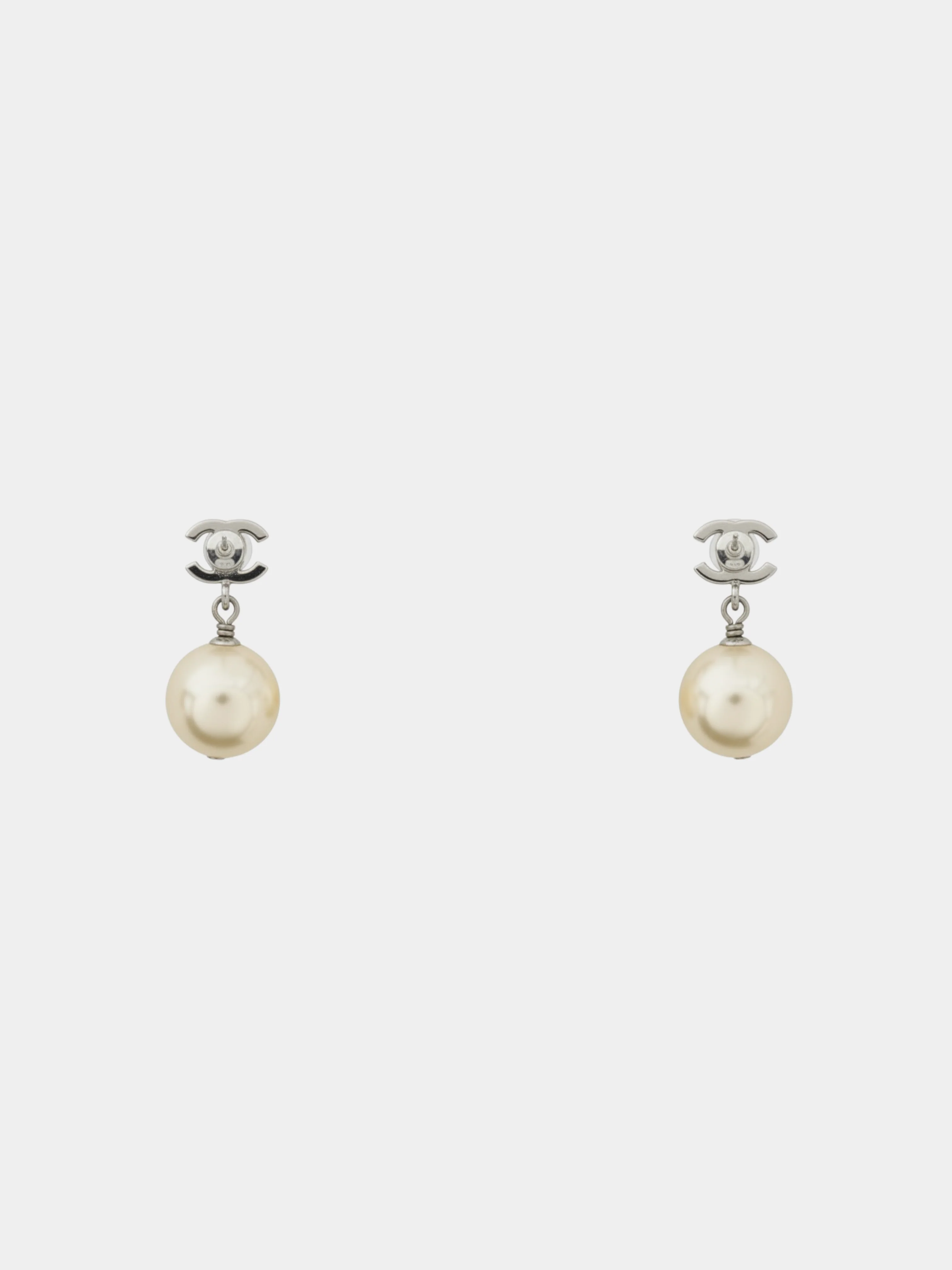 Chanel 2000s Silver COCO Rhinestone Pearl Swing Earrings - Image 2