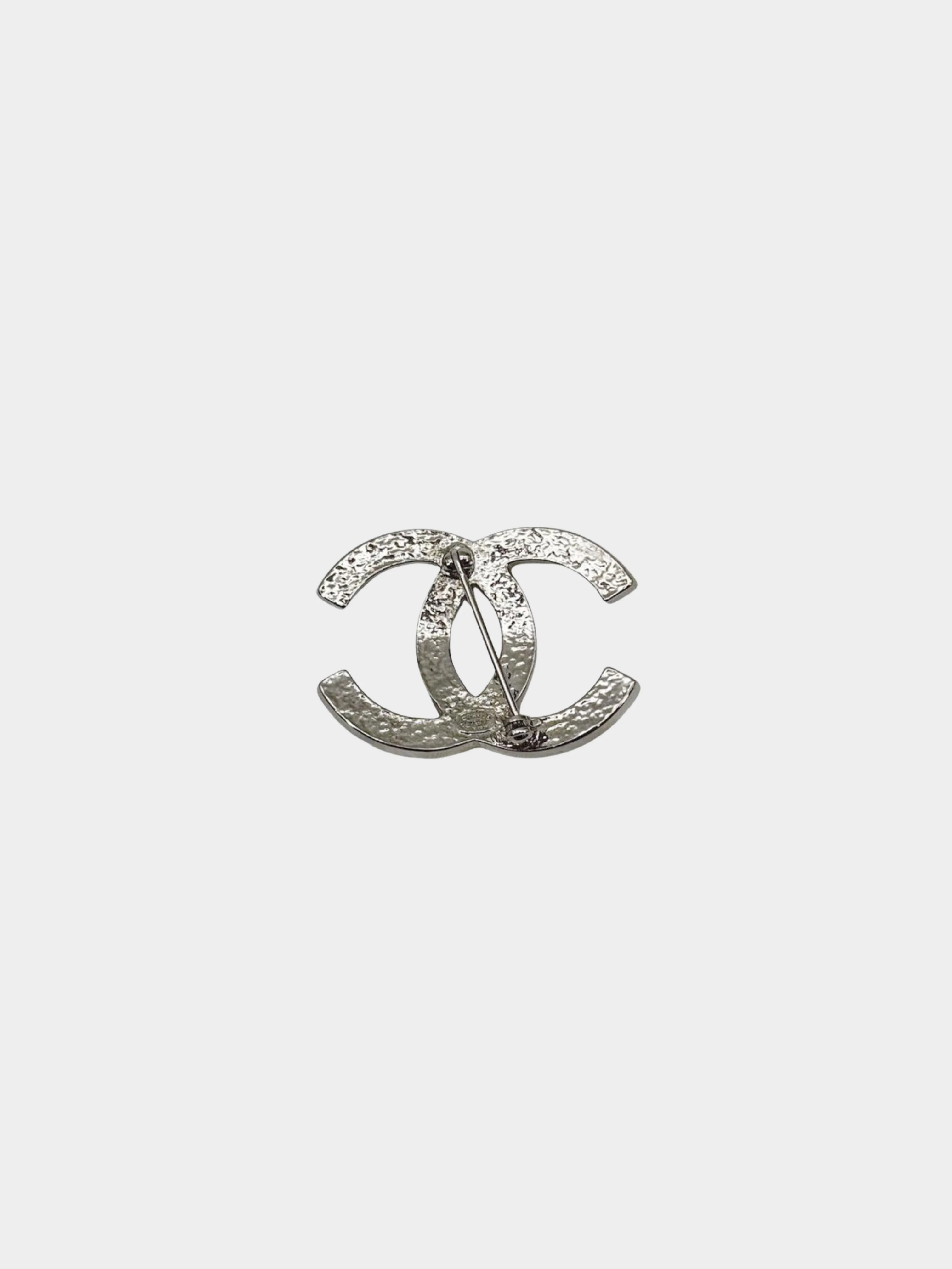 Chanel 2000s Silver Faux Pearl CC Pin Brooch - Image 3