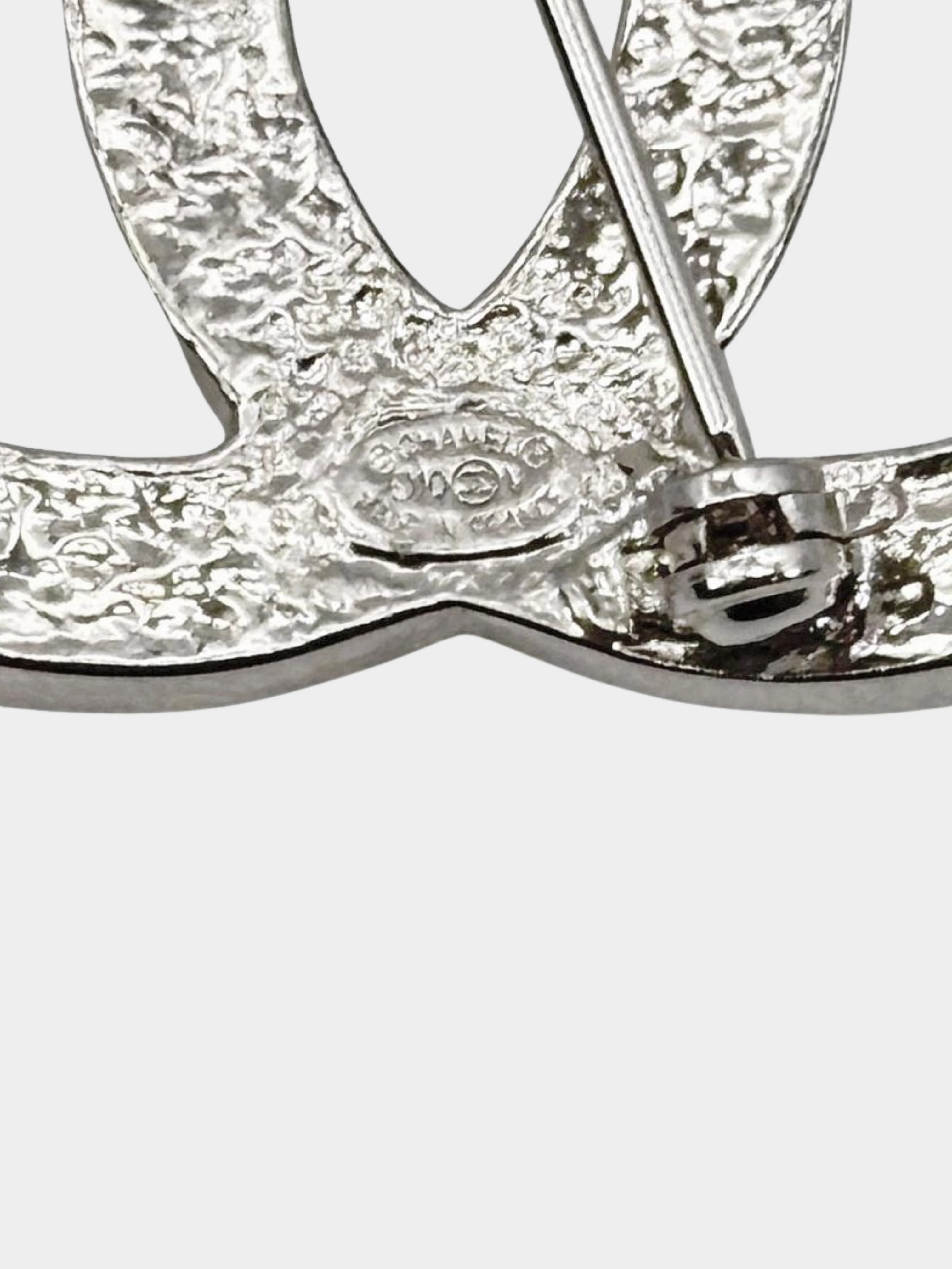 Chanel 2000s Silver Faux Pearl CC Pin Brooch - Image 4