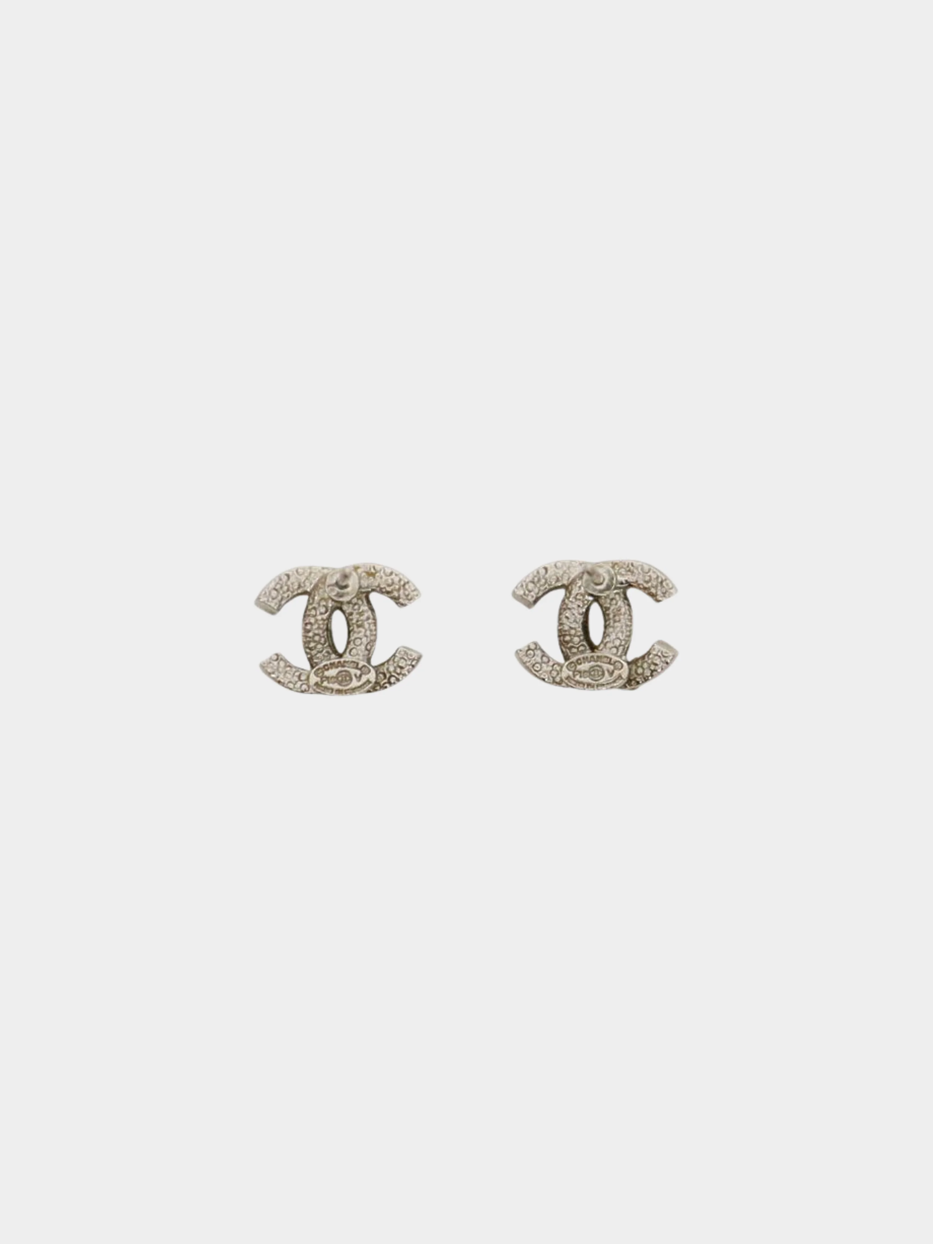 Chanel 2000s Silver Rhinestone CC Logo Earrings - Image 2