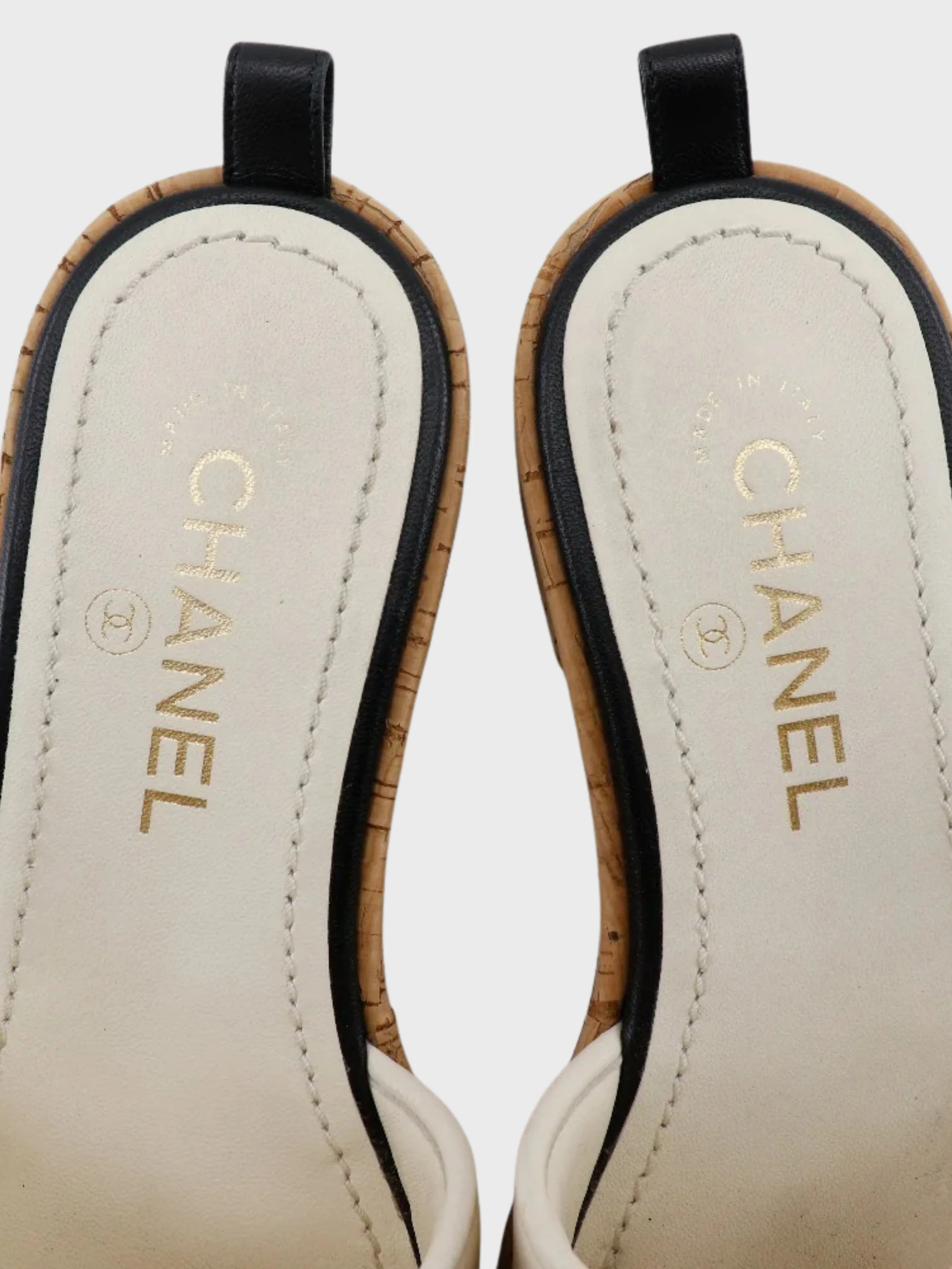Chanel 2000s White Black Leather Cork Logo Mules - Image 6