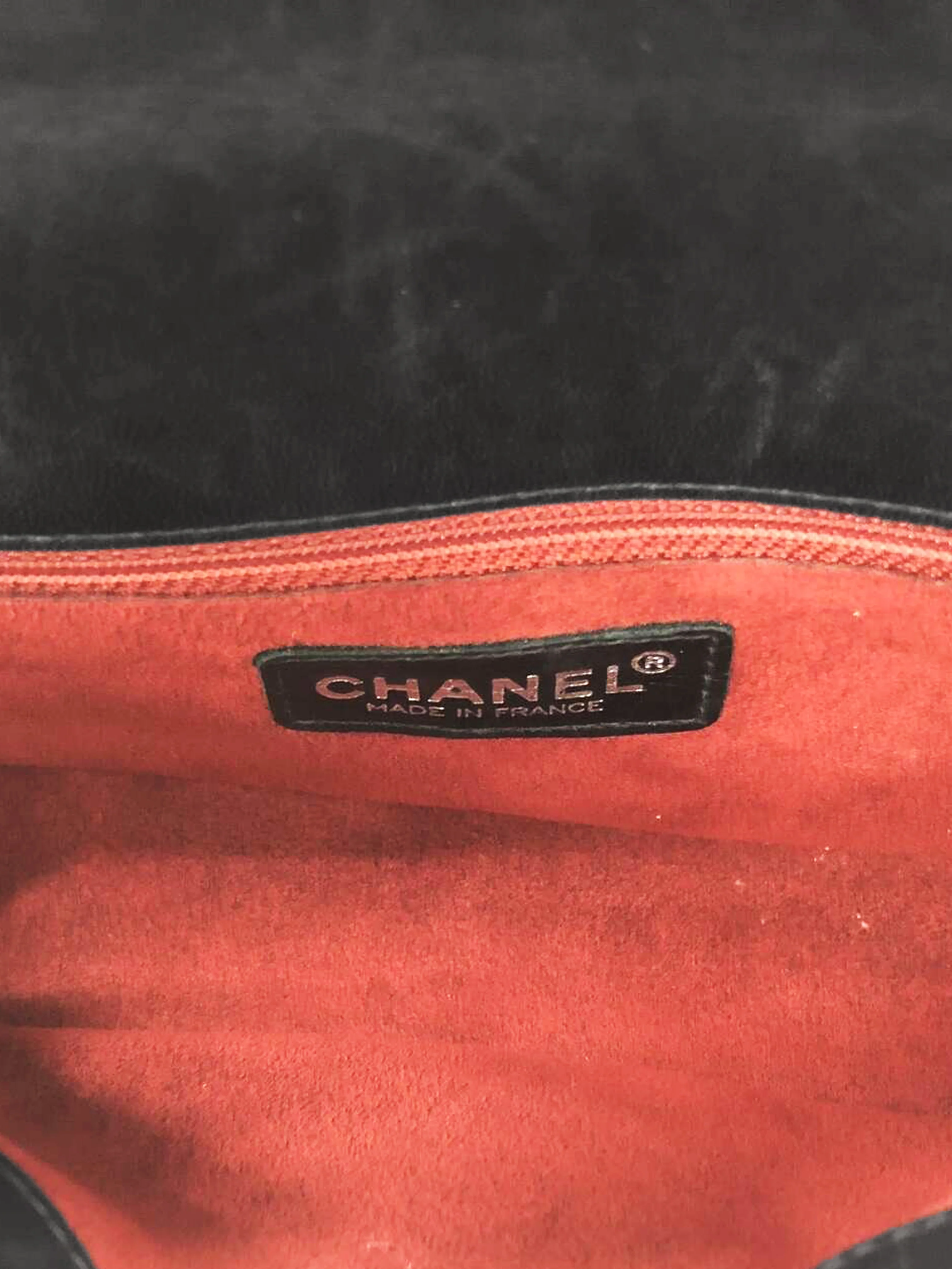 Chanel 2002-2003 Black Patent Leather Chocolate Bar Quilted Tote Bag - Image 7