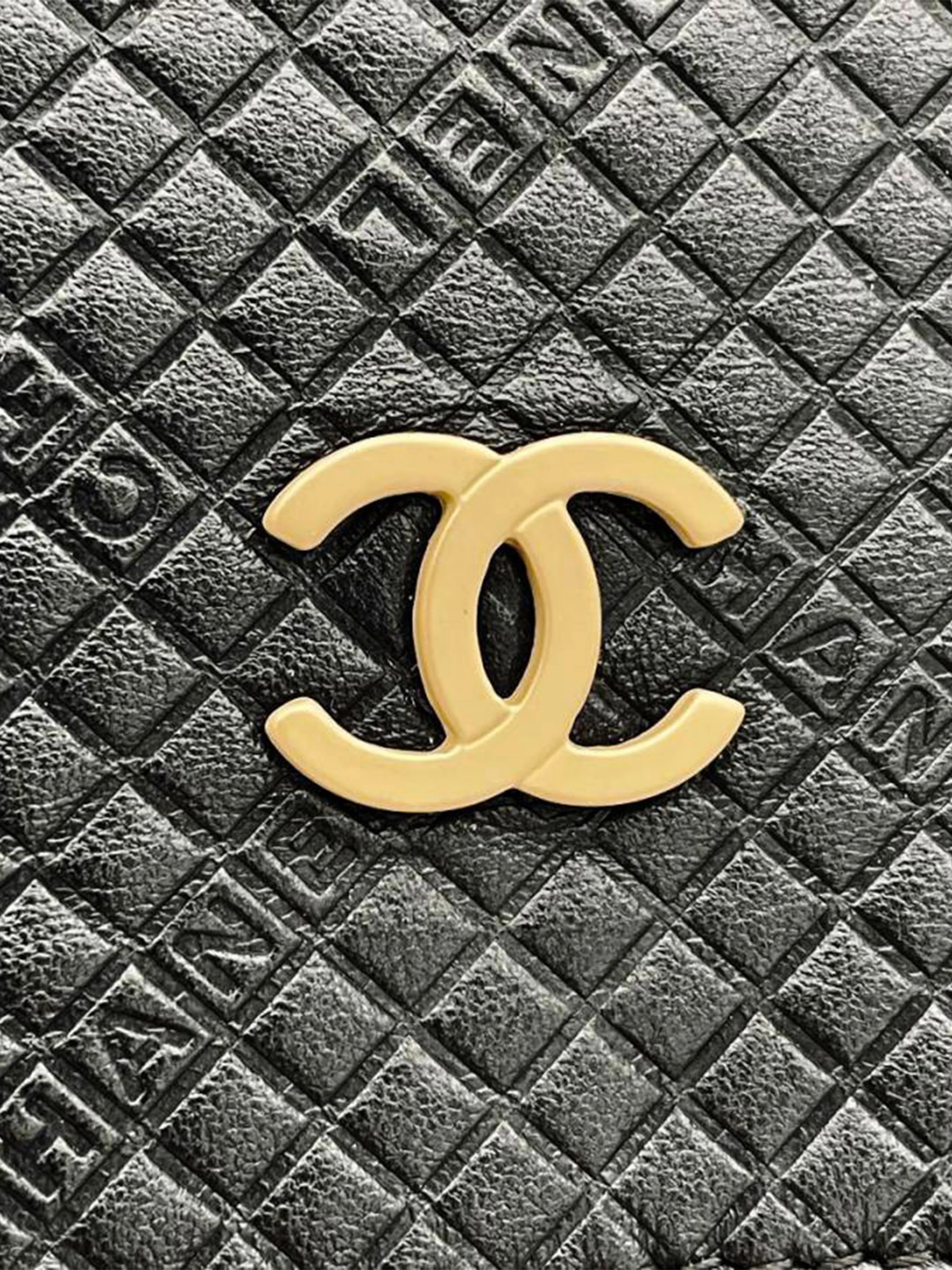 Chanel 2004-2005 Embossed Wallet on a Chain - Image 4