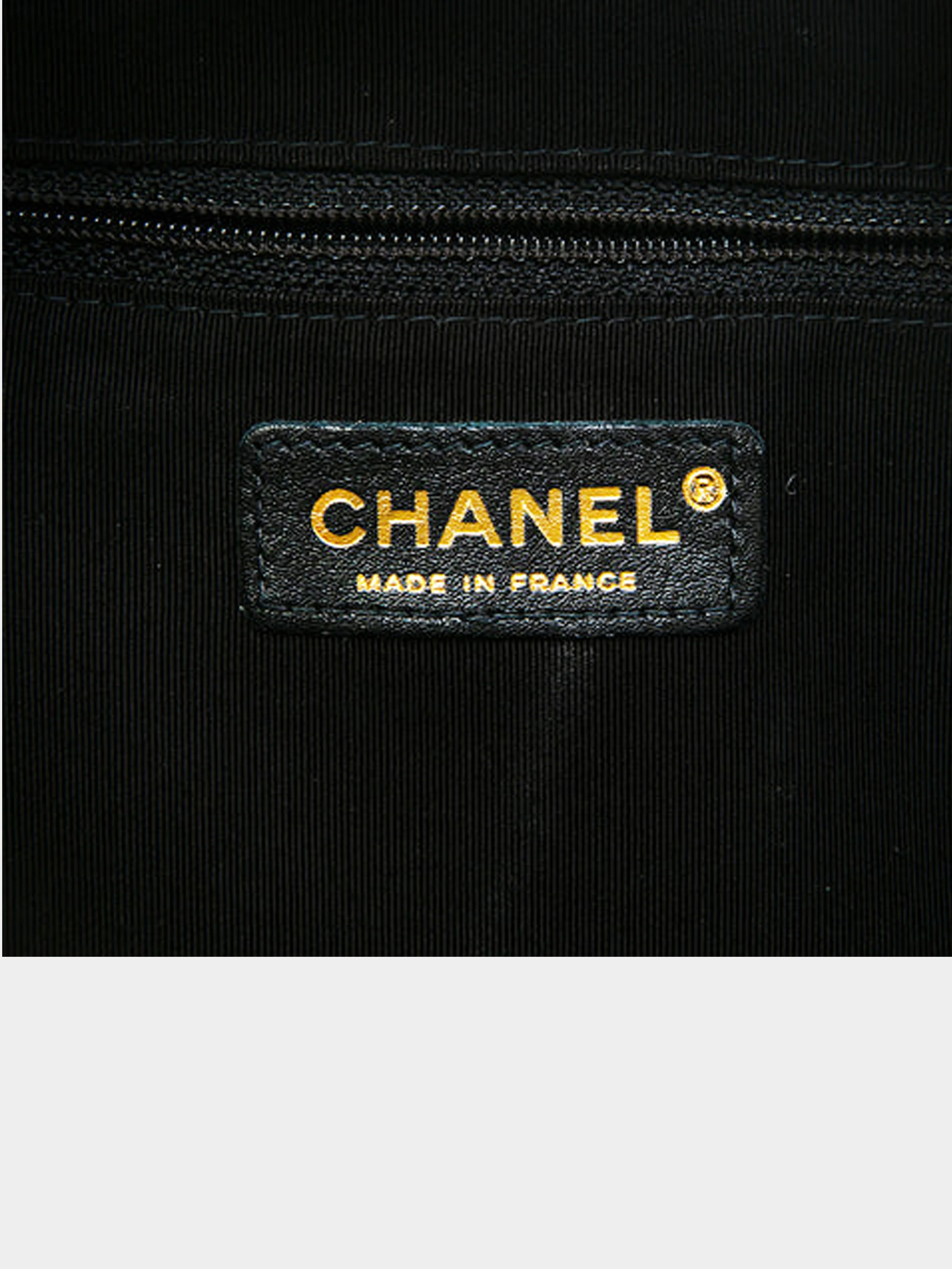 Chanel 2004 Quilted Skin Handbag Black - Image 3