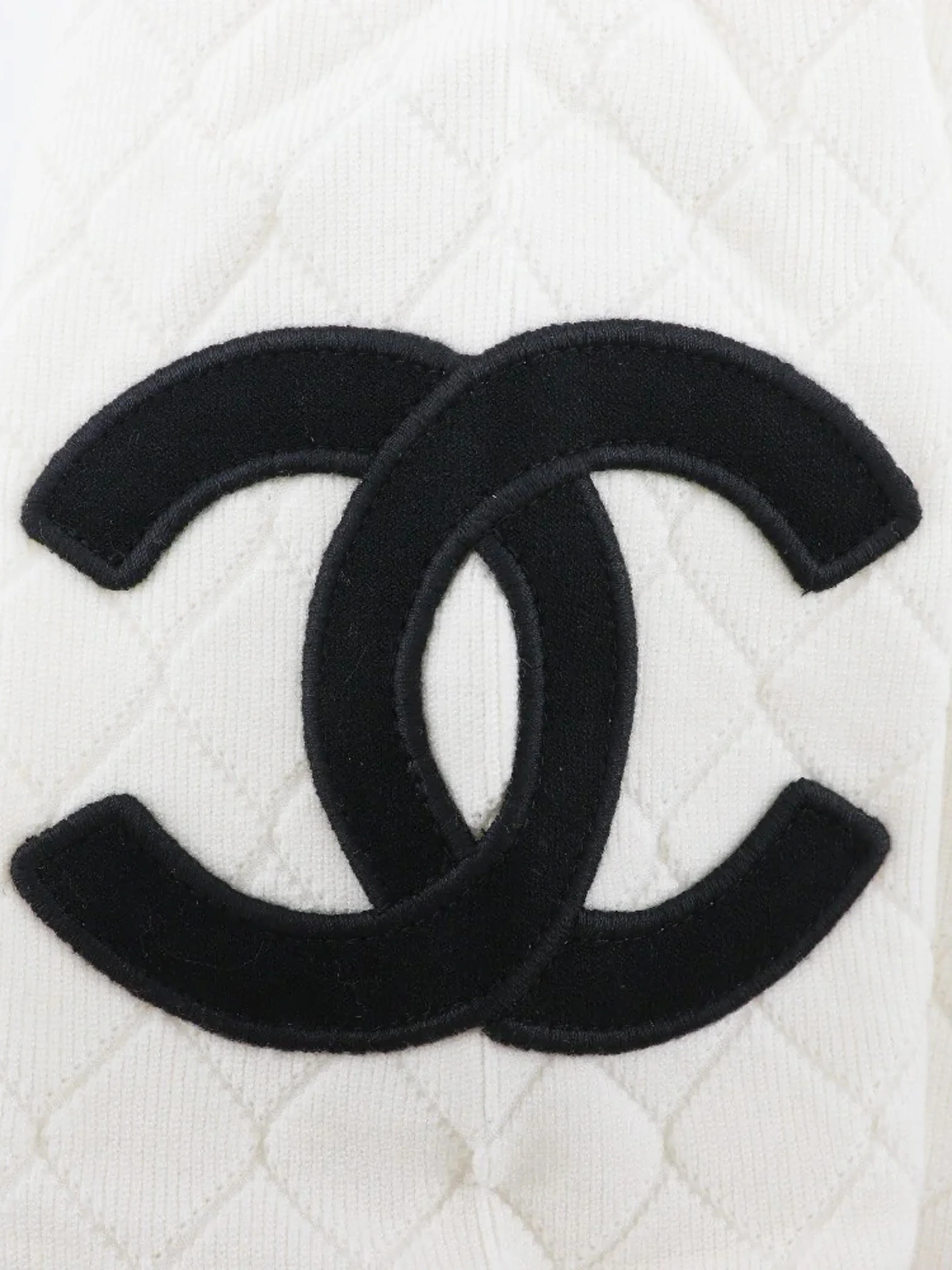 Chanel 2005 Cream Quilted Cambon Sweater - Image 3
