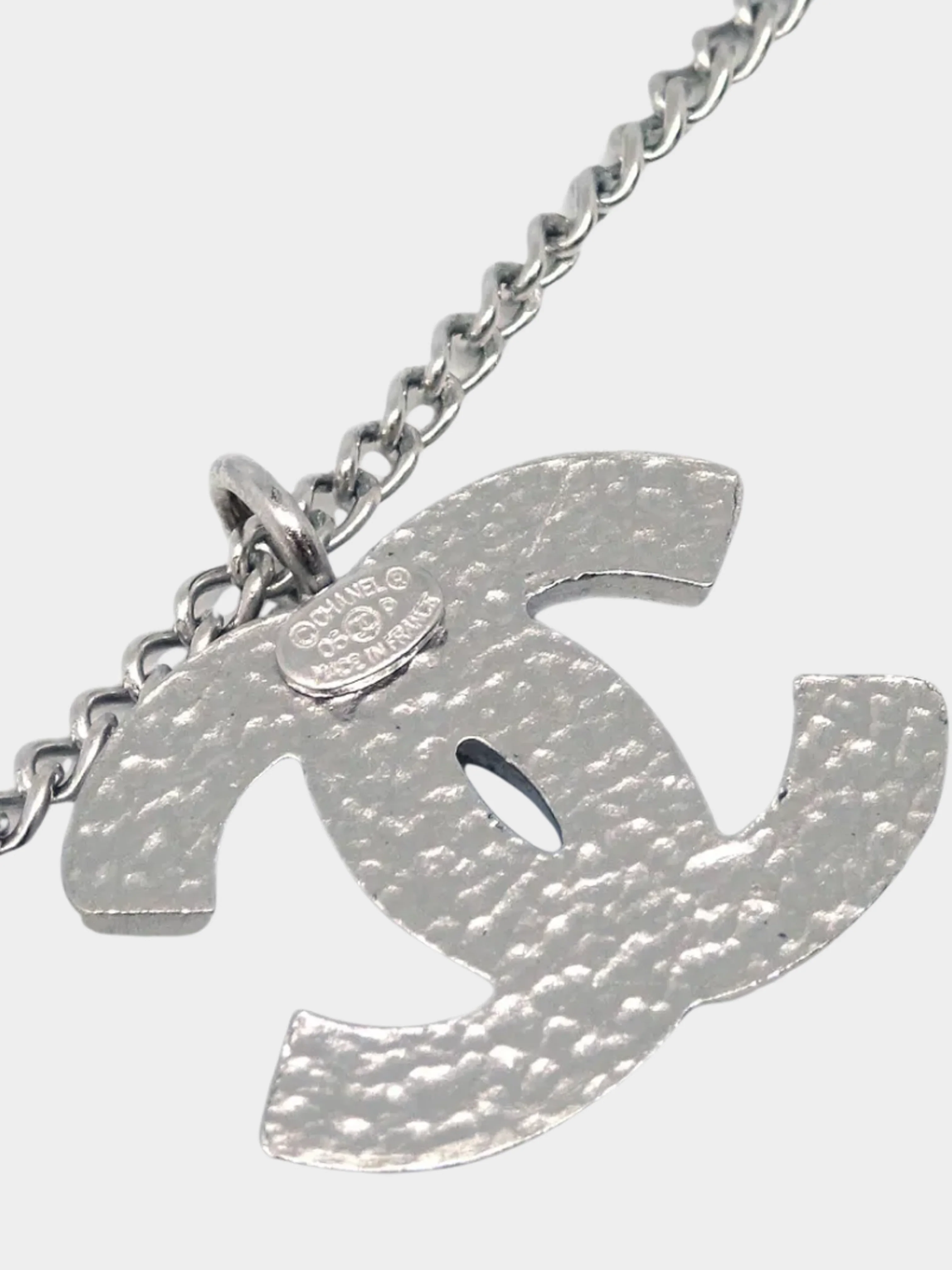 Chanel 2006 Silver and Black CC Logo Necklace - Image 3