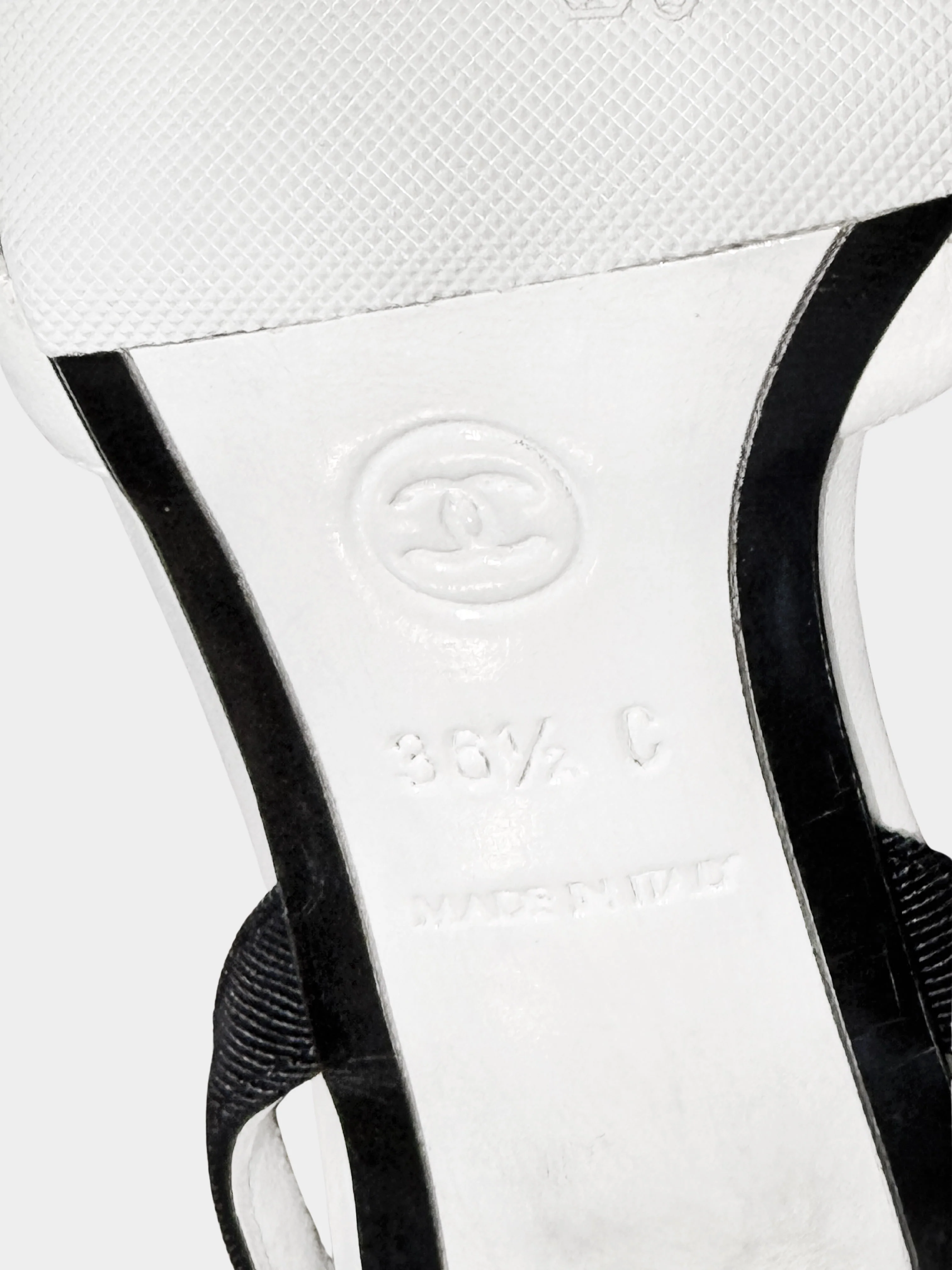 Chanel by Karl Lagerfeld 2006 White and Black Lambskin Leather Camellia and Bow Heels - Image 6