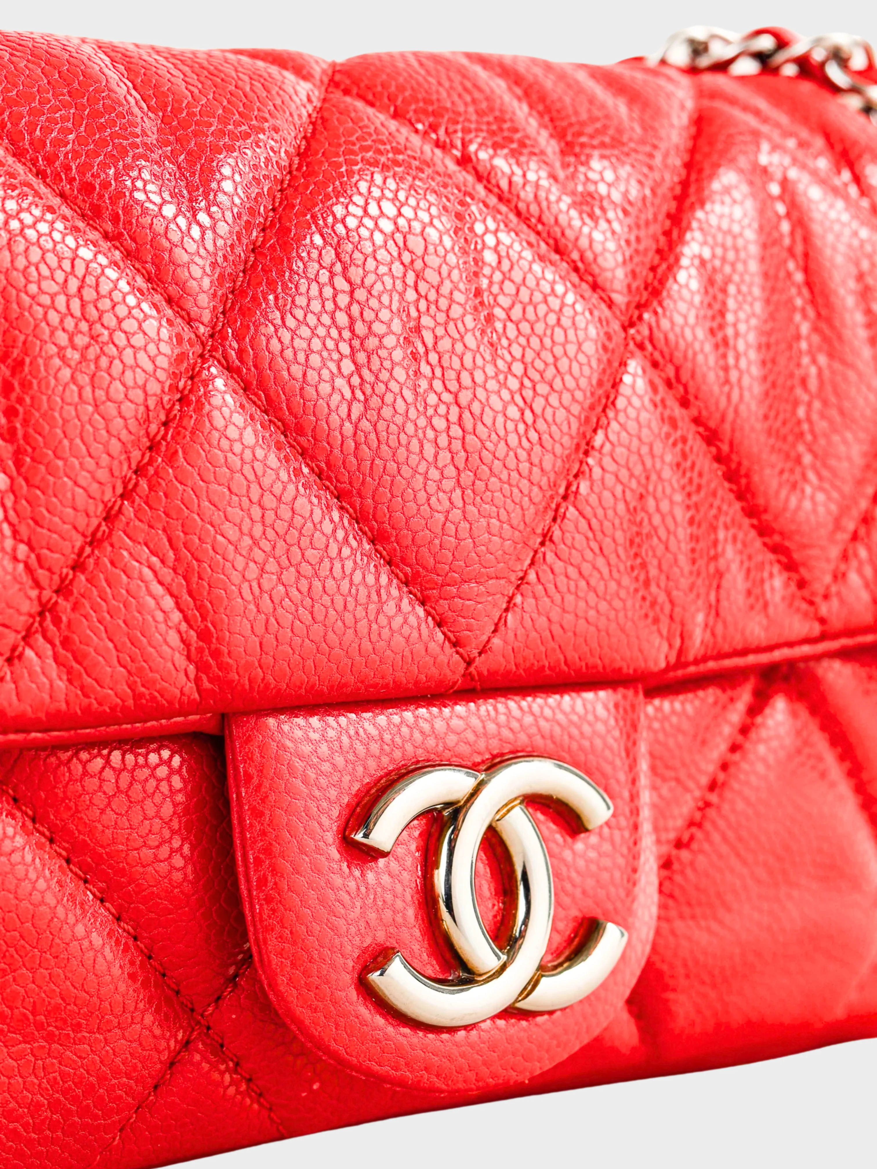 Chanel 2009 Red Quilted CC Logo Flap Handbag - Image 3