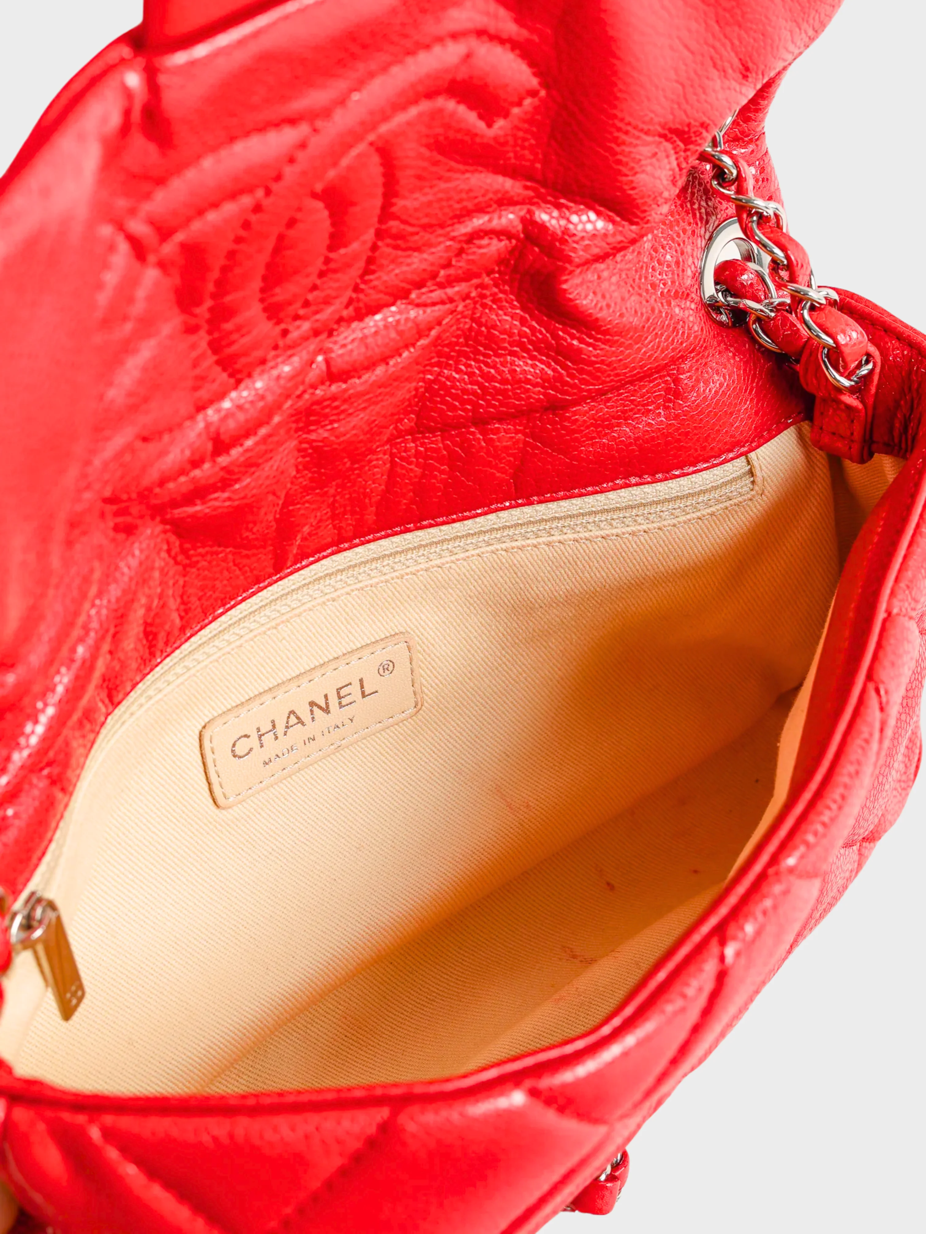 Chanel 2009 Red Quilted CC Logo Flap Handbag - Image 4