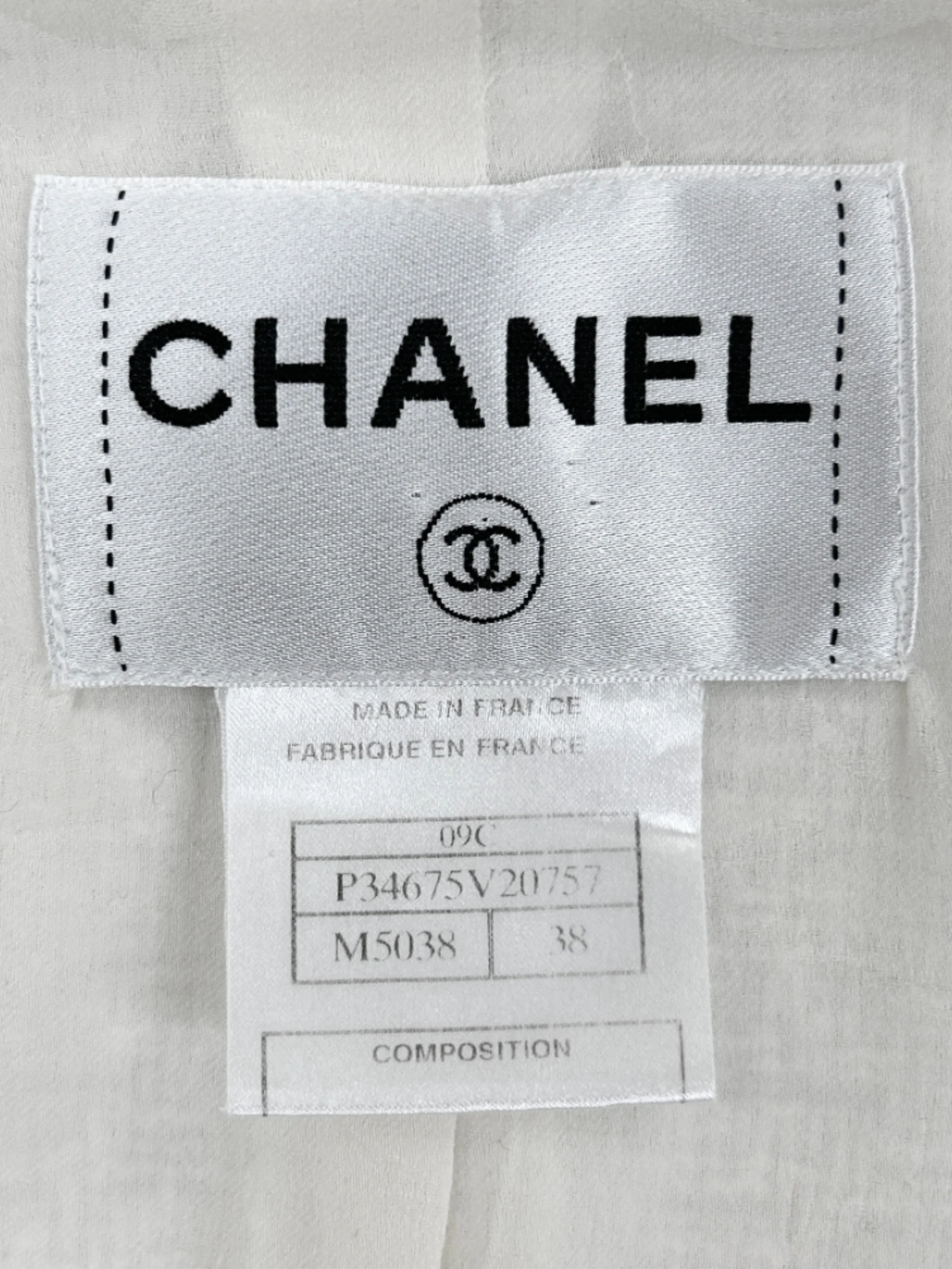 Chanel 2009 White Tweed Jacket with Silver Thread - Image 3