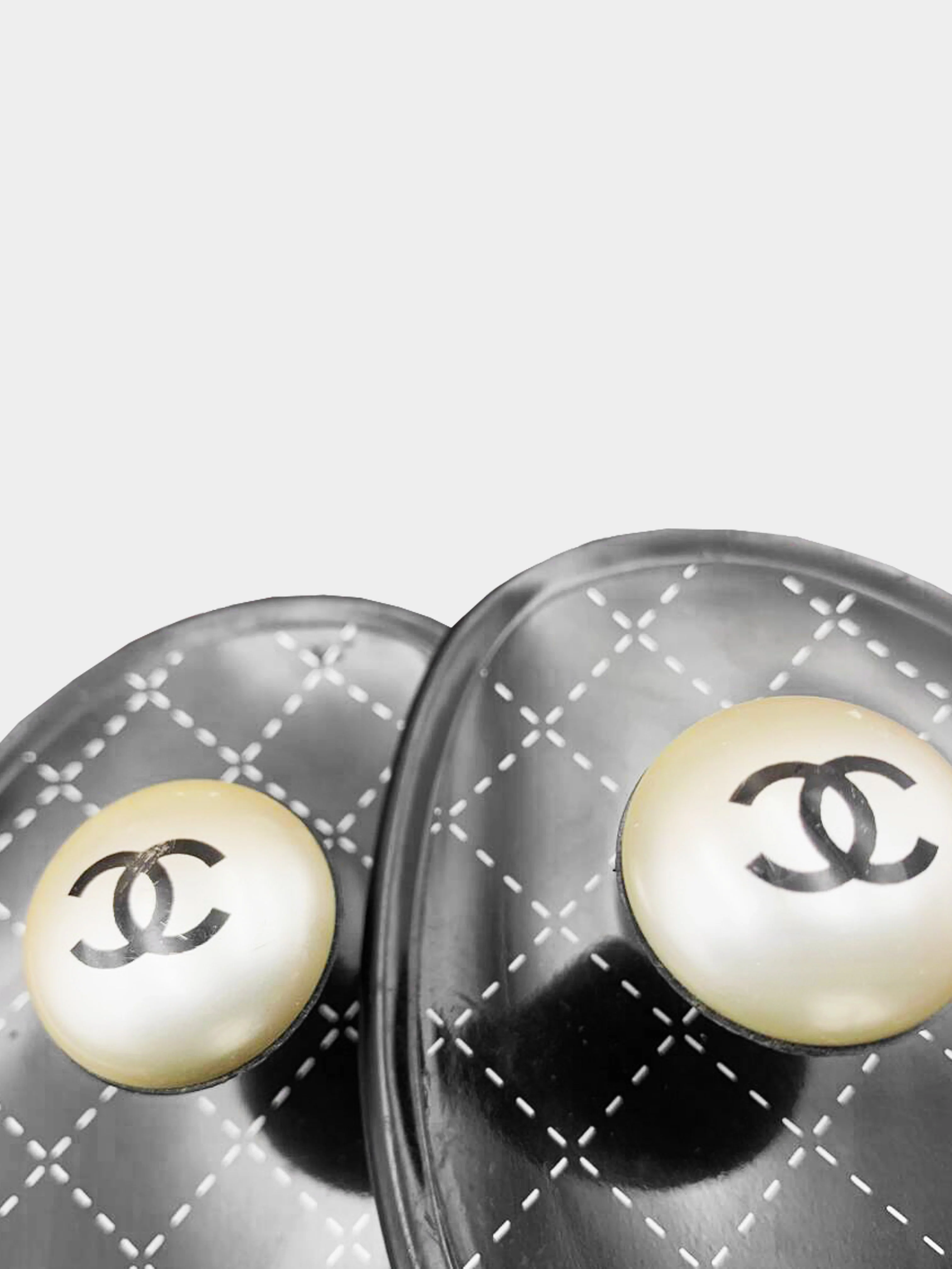 Chanel 2010 Black PVC Pearl Thong Sandals - Image 3