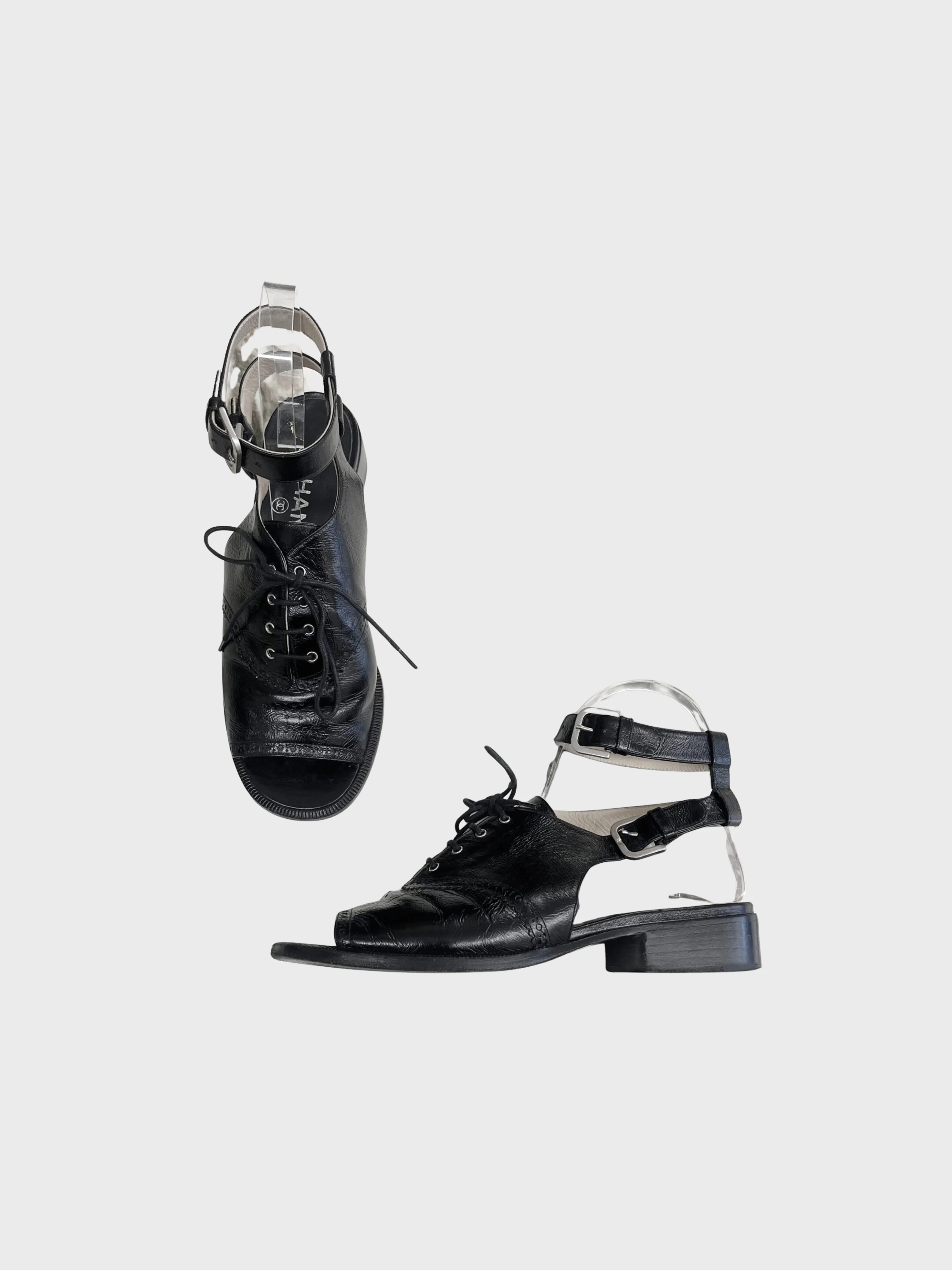 Chanel 2010s Black Crinkle Leather Brogue Lace-Up Sandals - Image 2