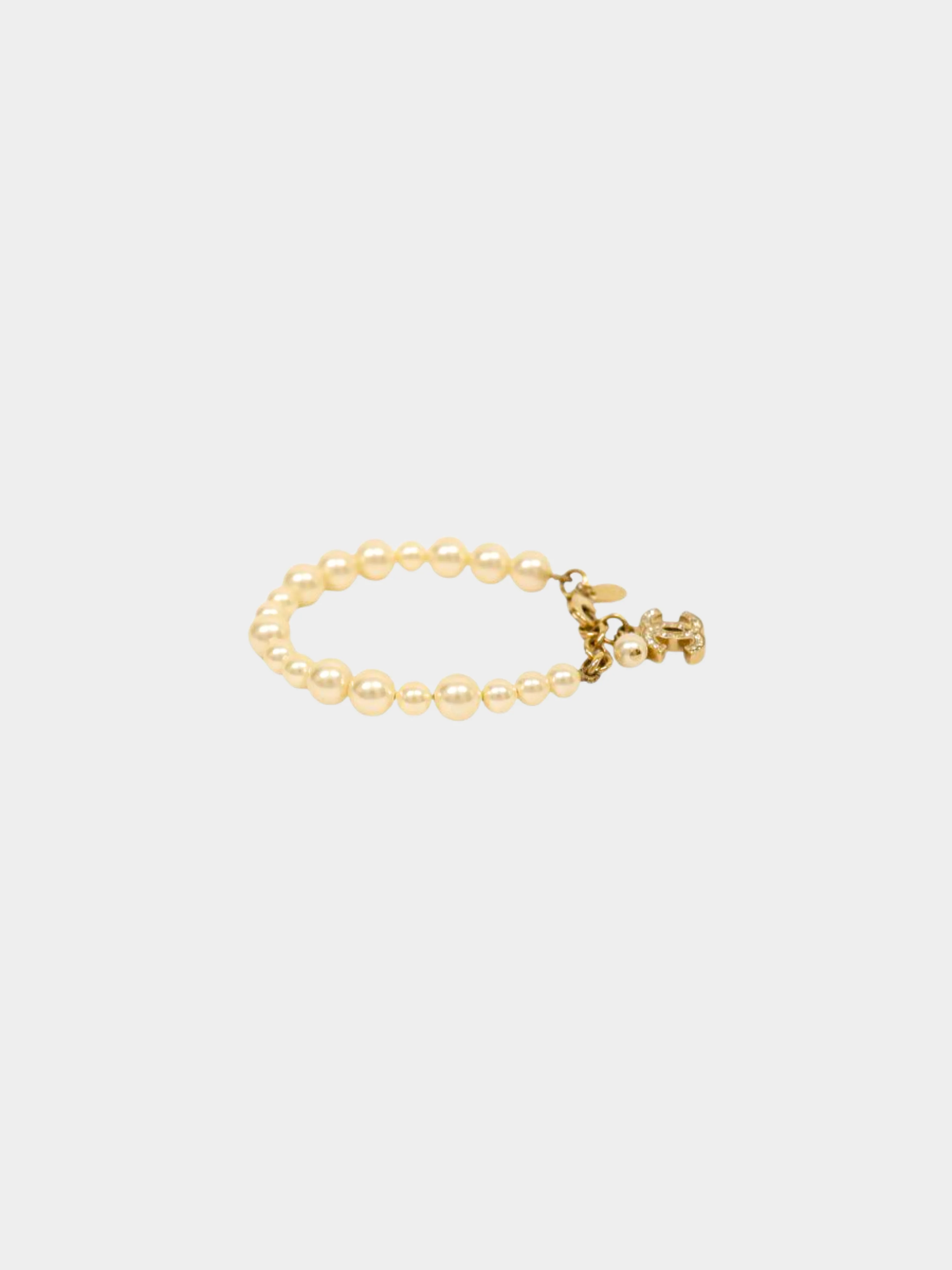 Chanel 2010s CC Gold and Ivory Pearl Bracelet - Image 3