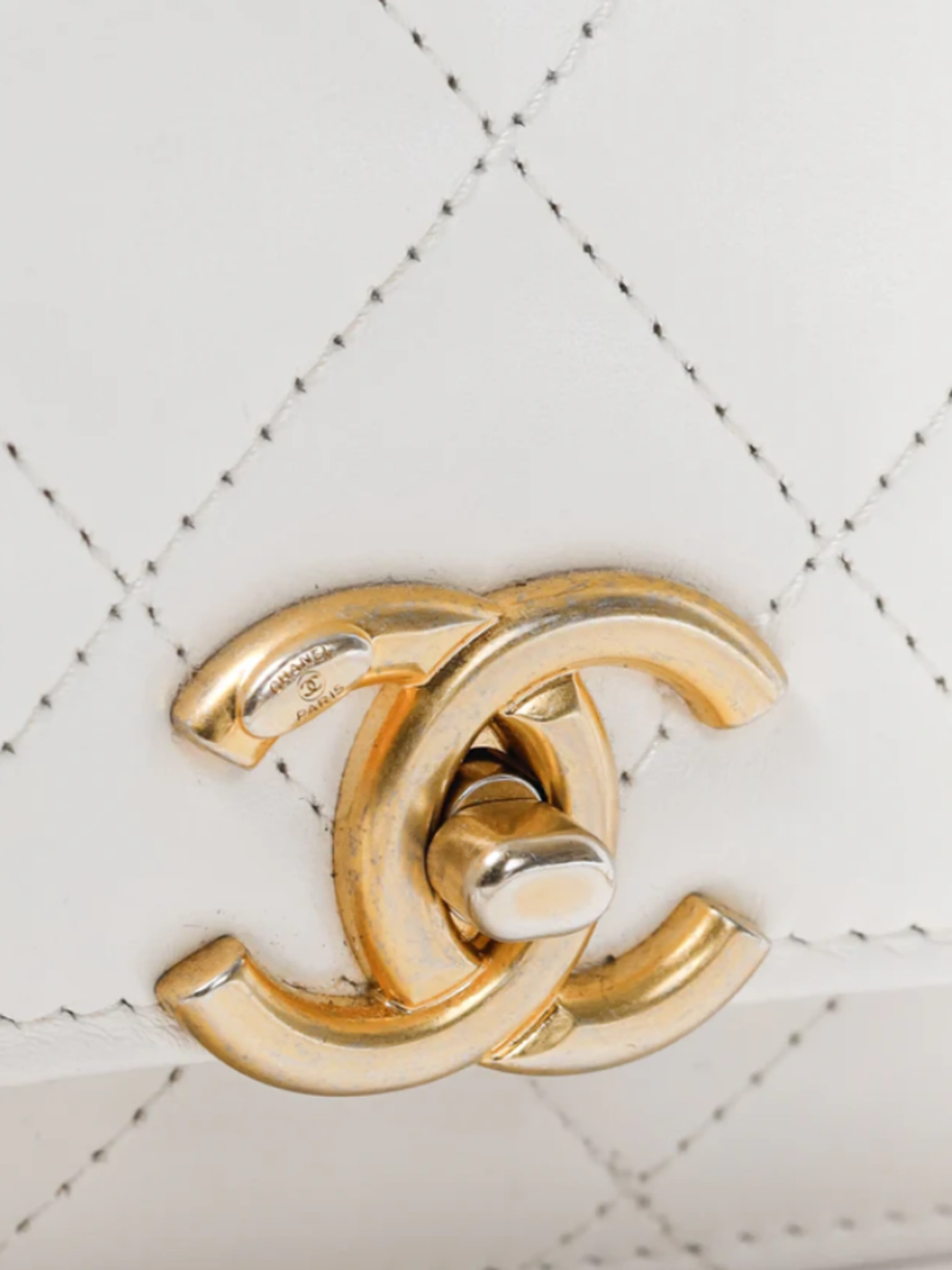 Chanel 2010s Pearl Crush White Quilted Lambskin Leather Wallet on Chain - Image 4